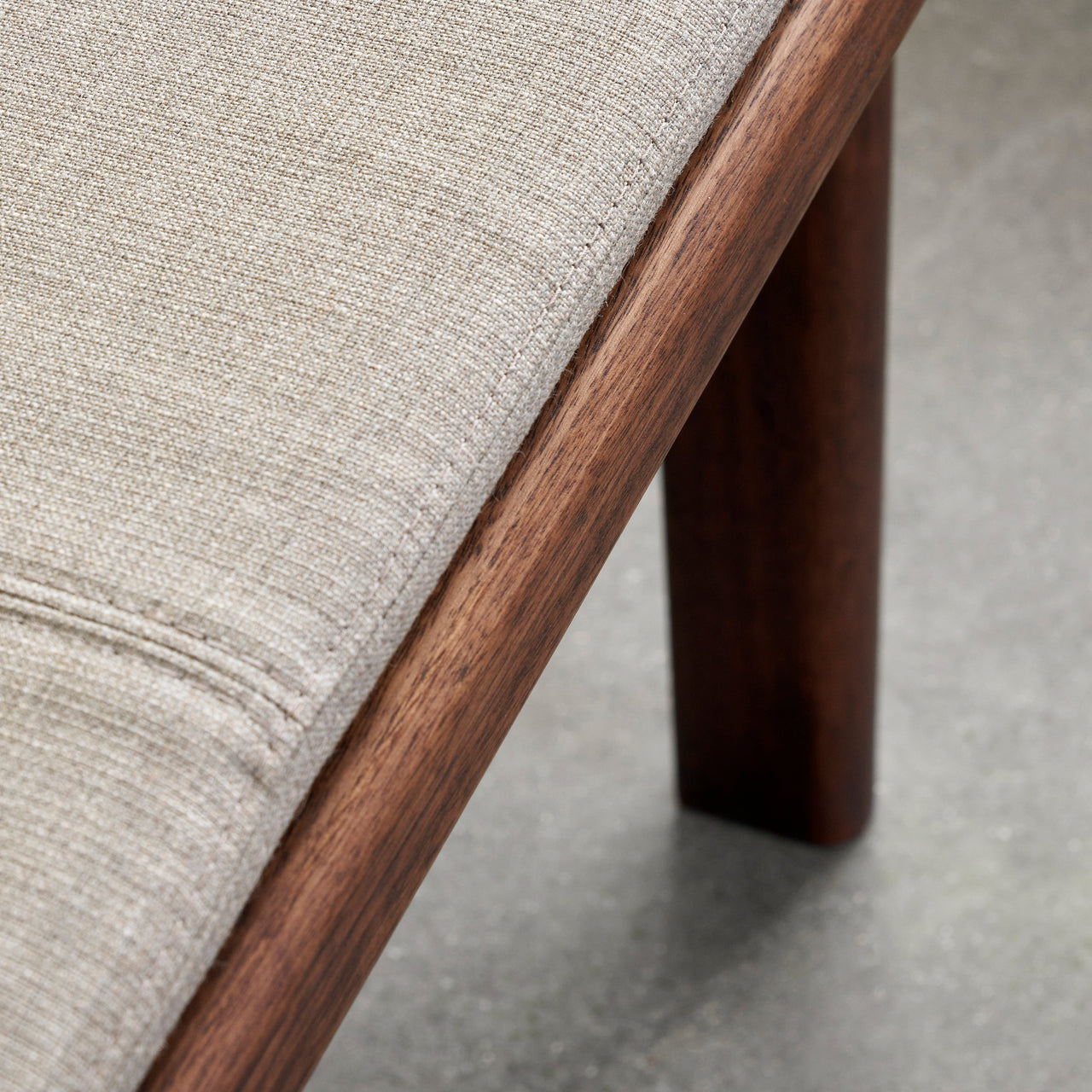 BM0700 Asserbo Bench with Cushion