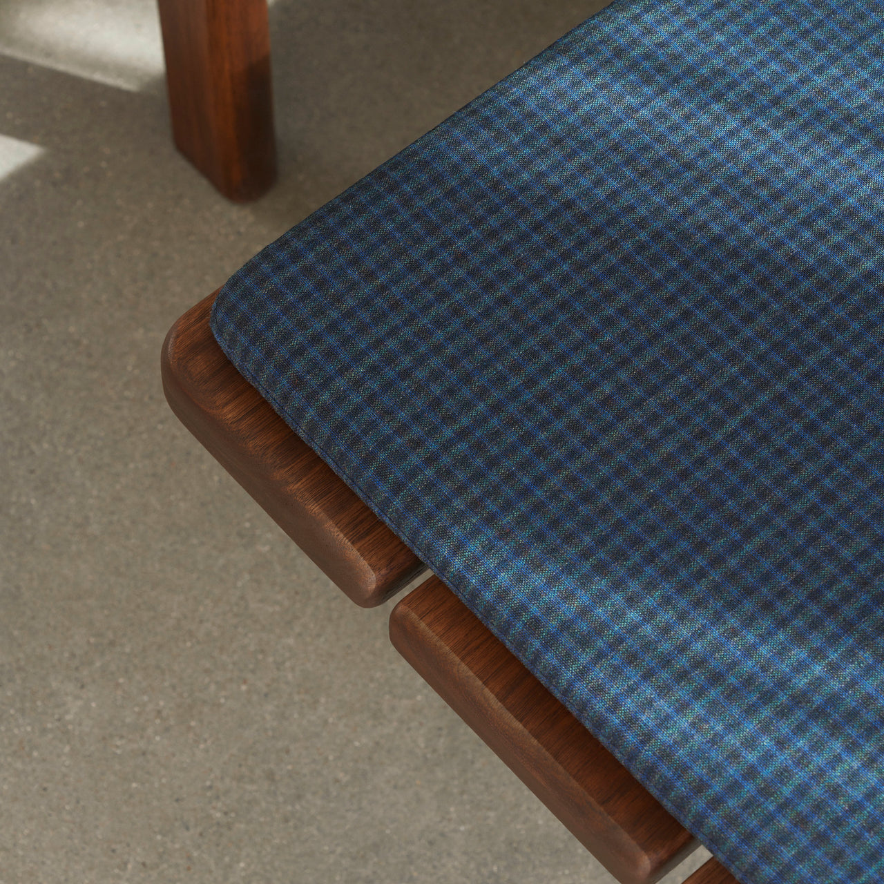 BM0700 Asserbo Bench with Cushion