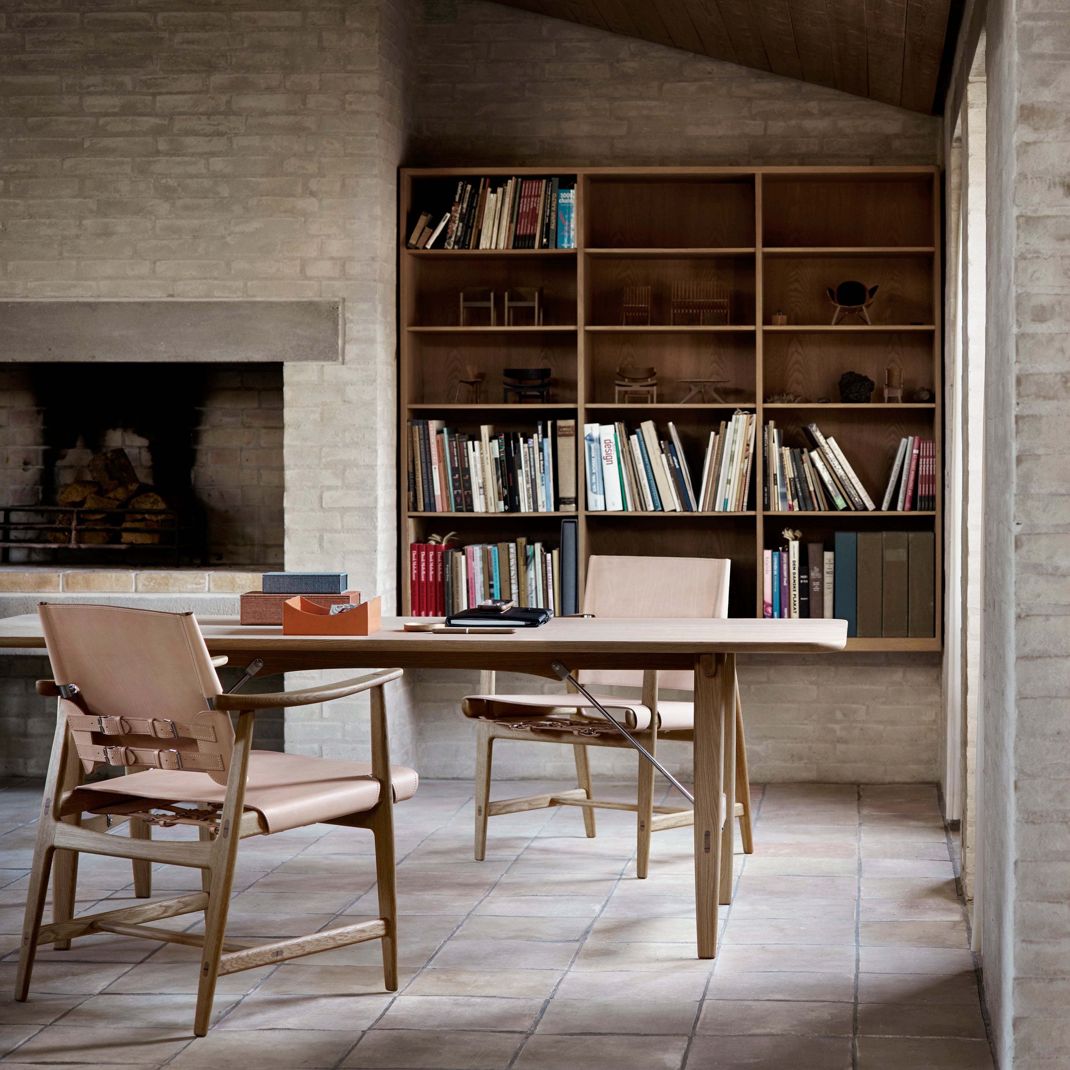 BM1106 Huntsman Chair