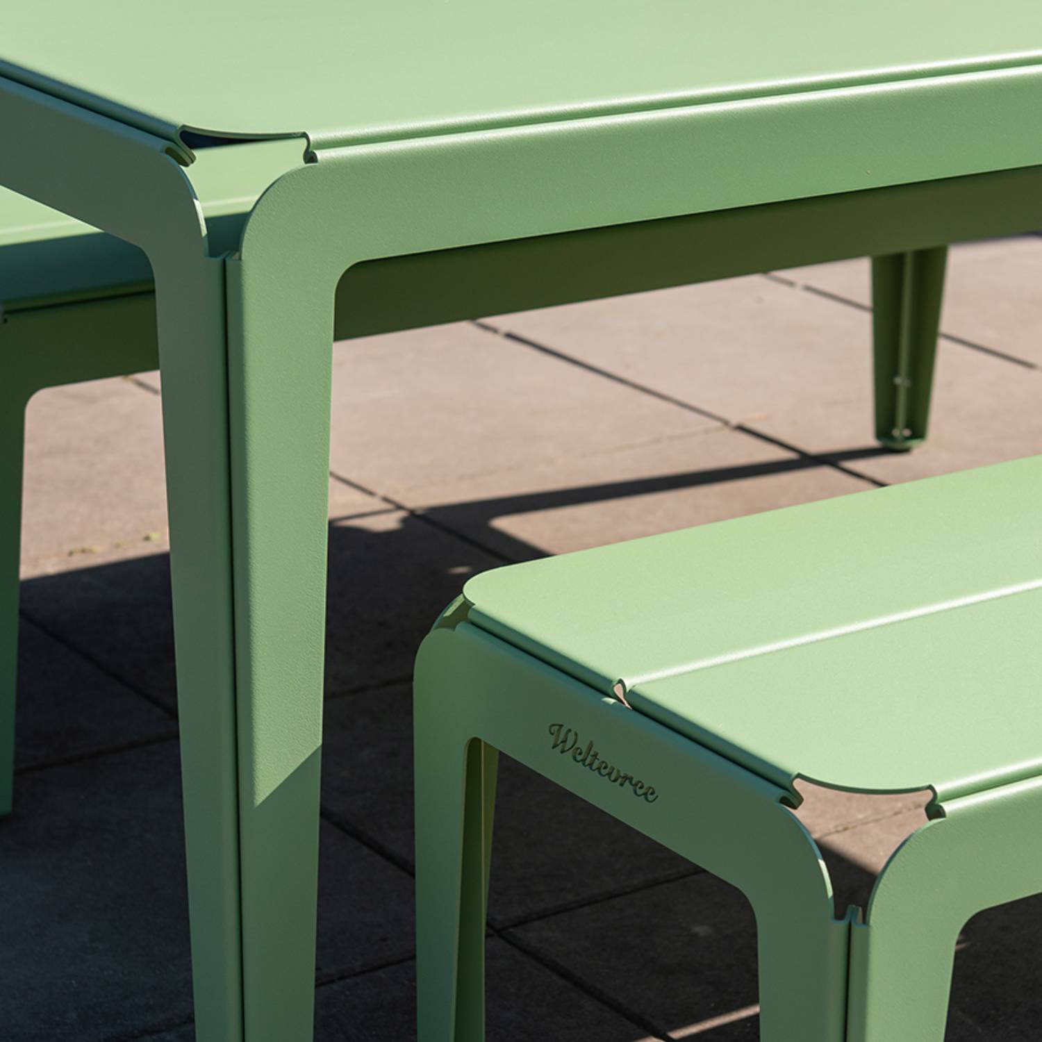 Bended Table: Outdoor