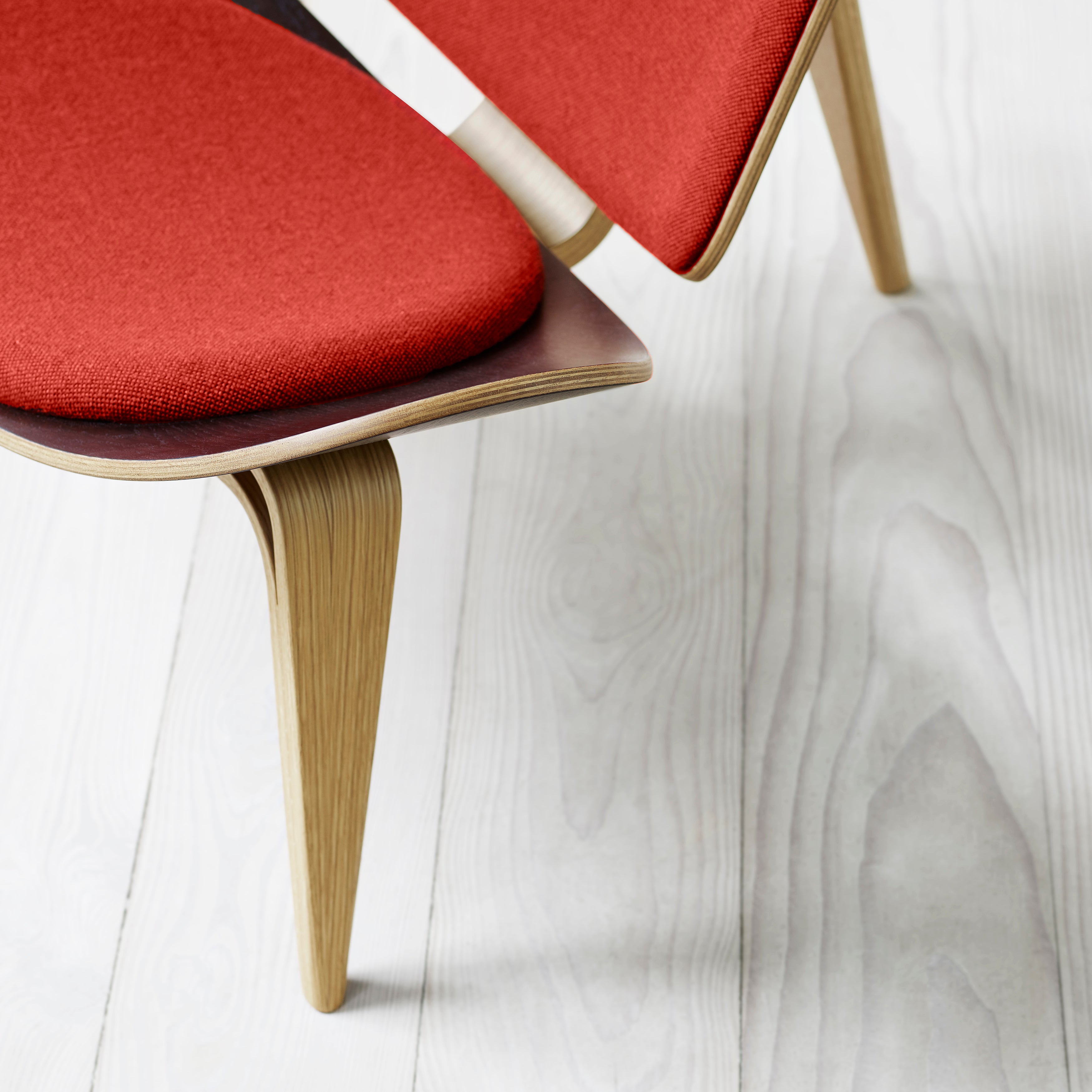 CH07 Shell Lounge Chair: Oak