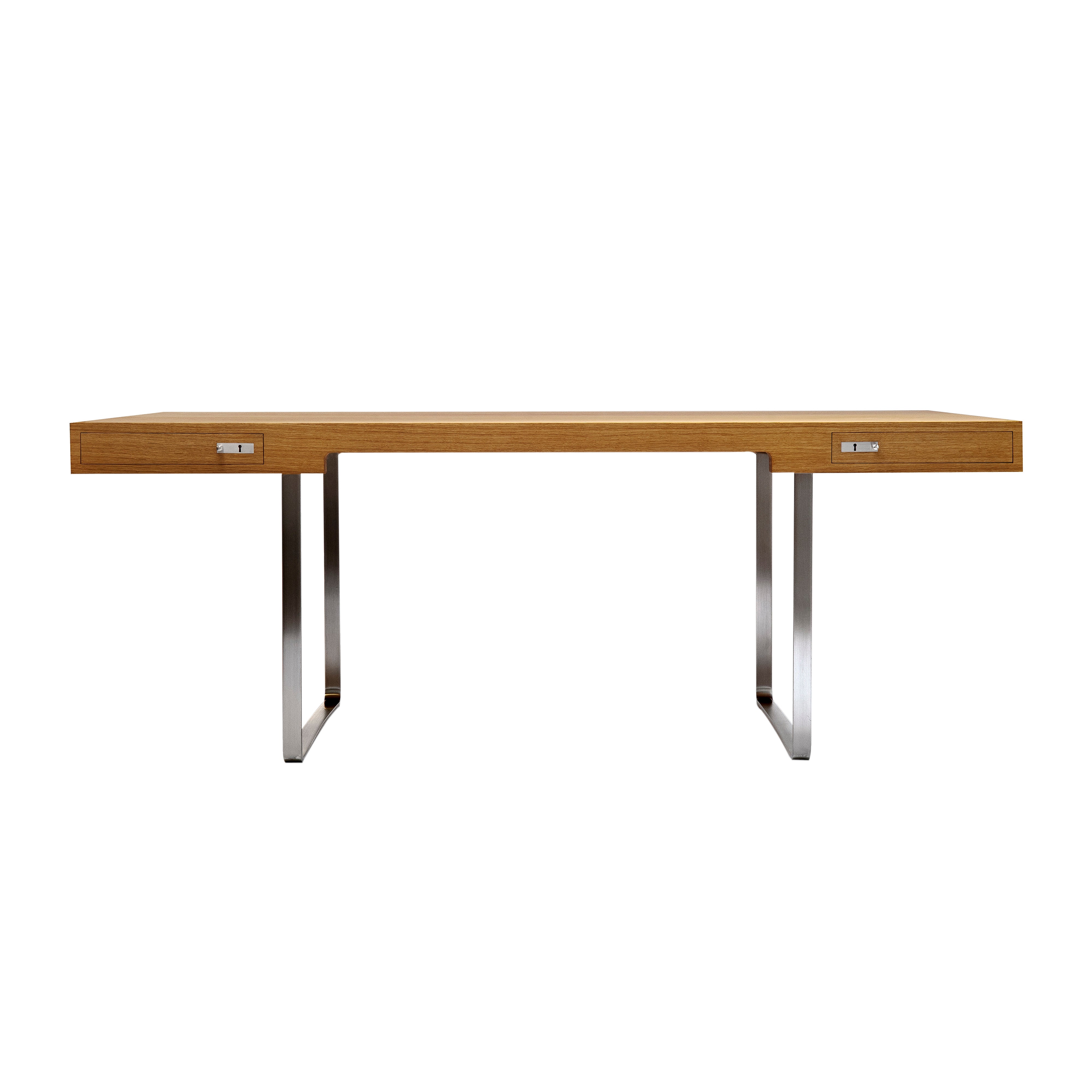 CH110 Desk: Lacquered Oak