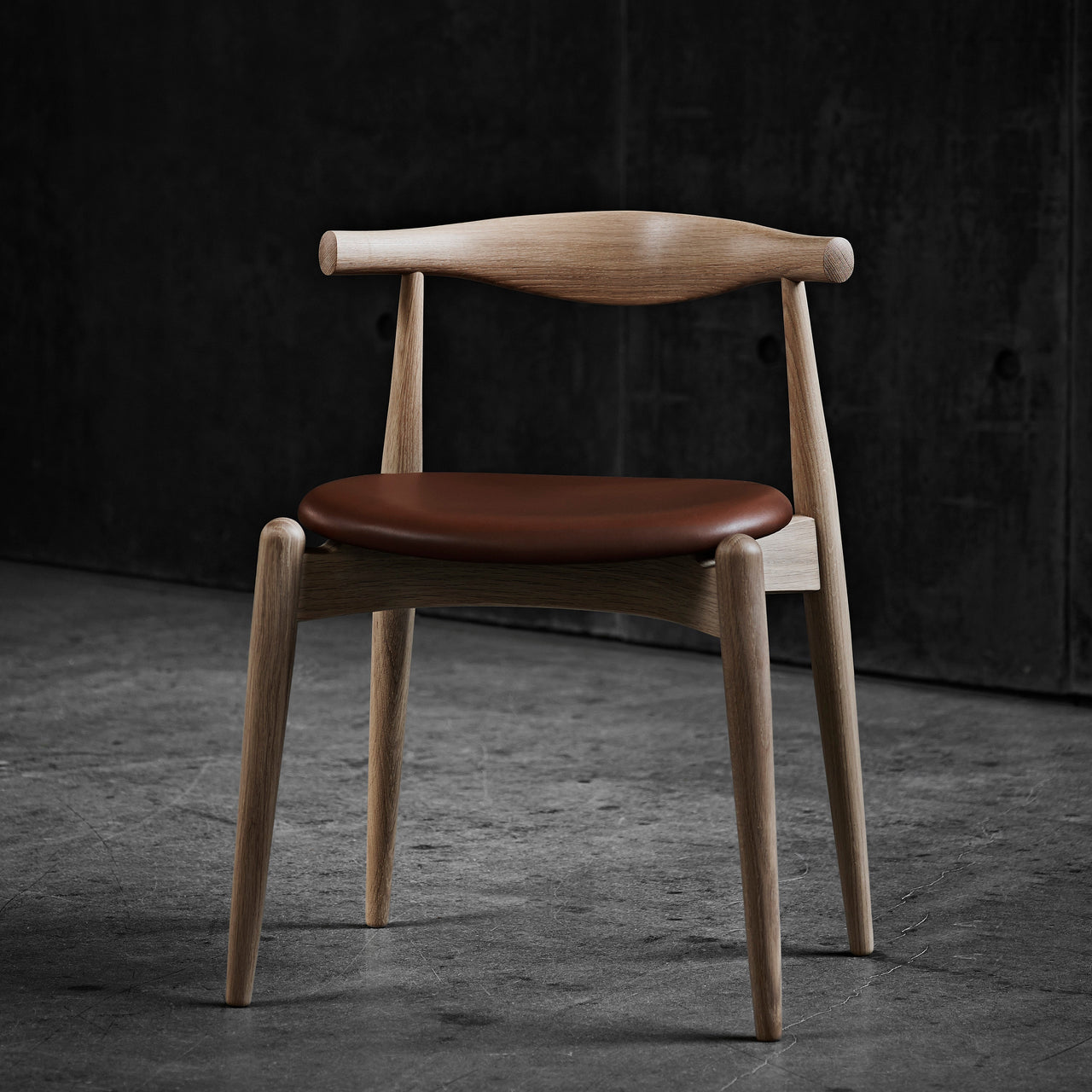 CH20 Elbow Chair: Oak + Stacking