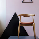 CH20 Elbow Chair: Oak + Stacking