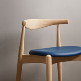 CH20 Elbow Chair: Oak + Stacking