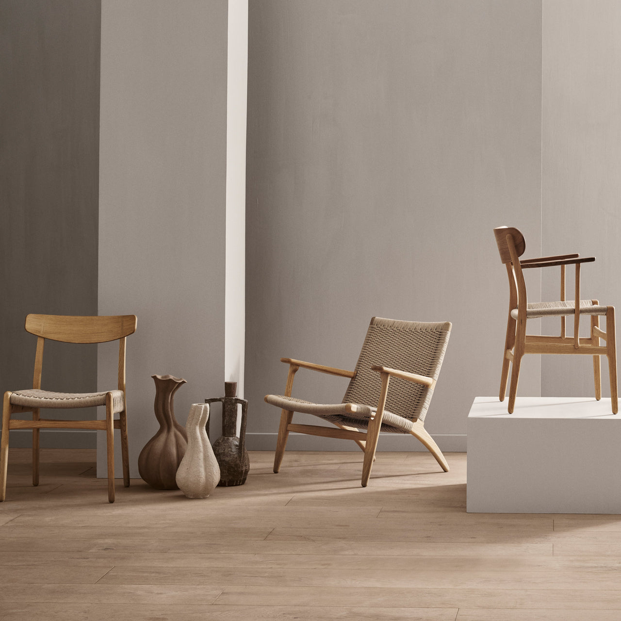 CH25 Lounge Chair