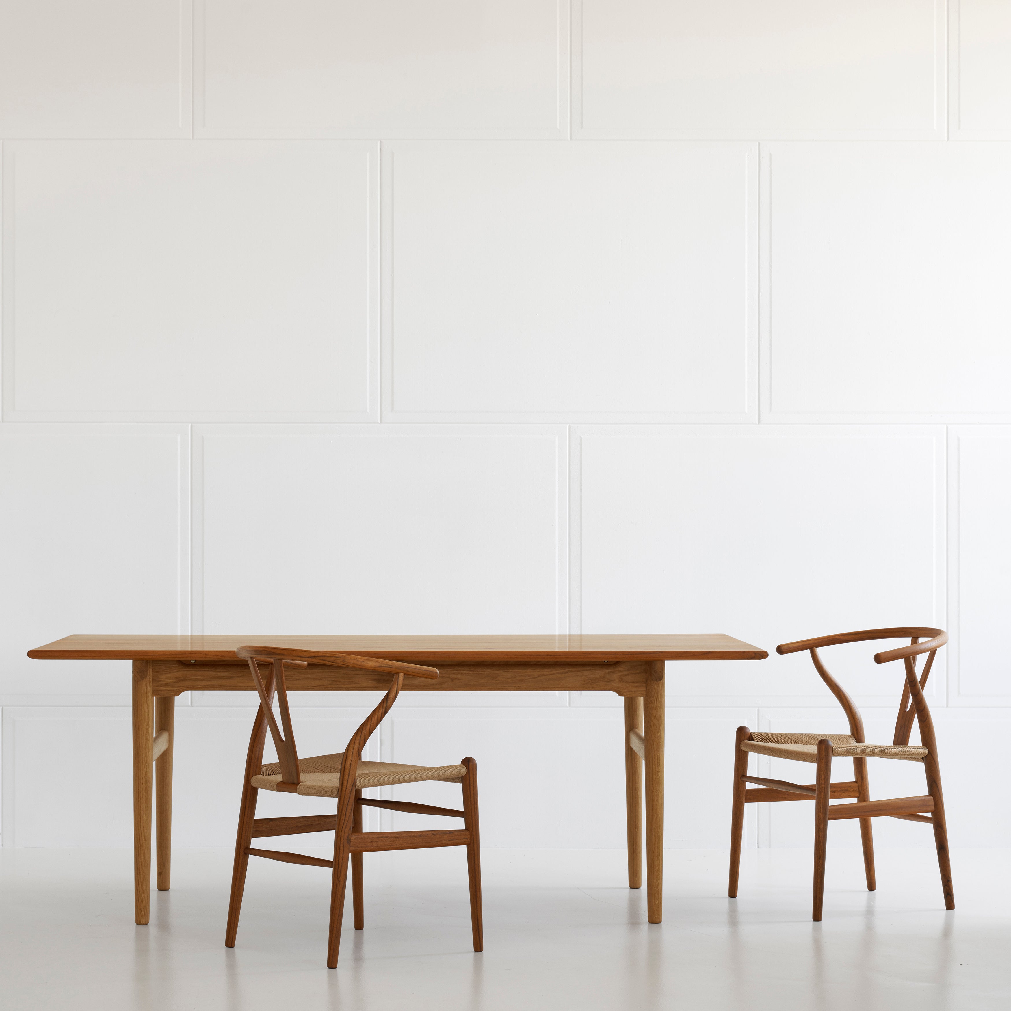 CH327 Dining Table