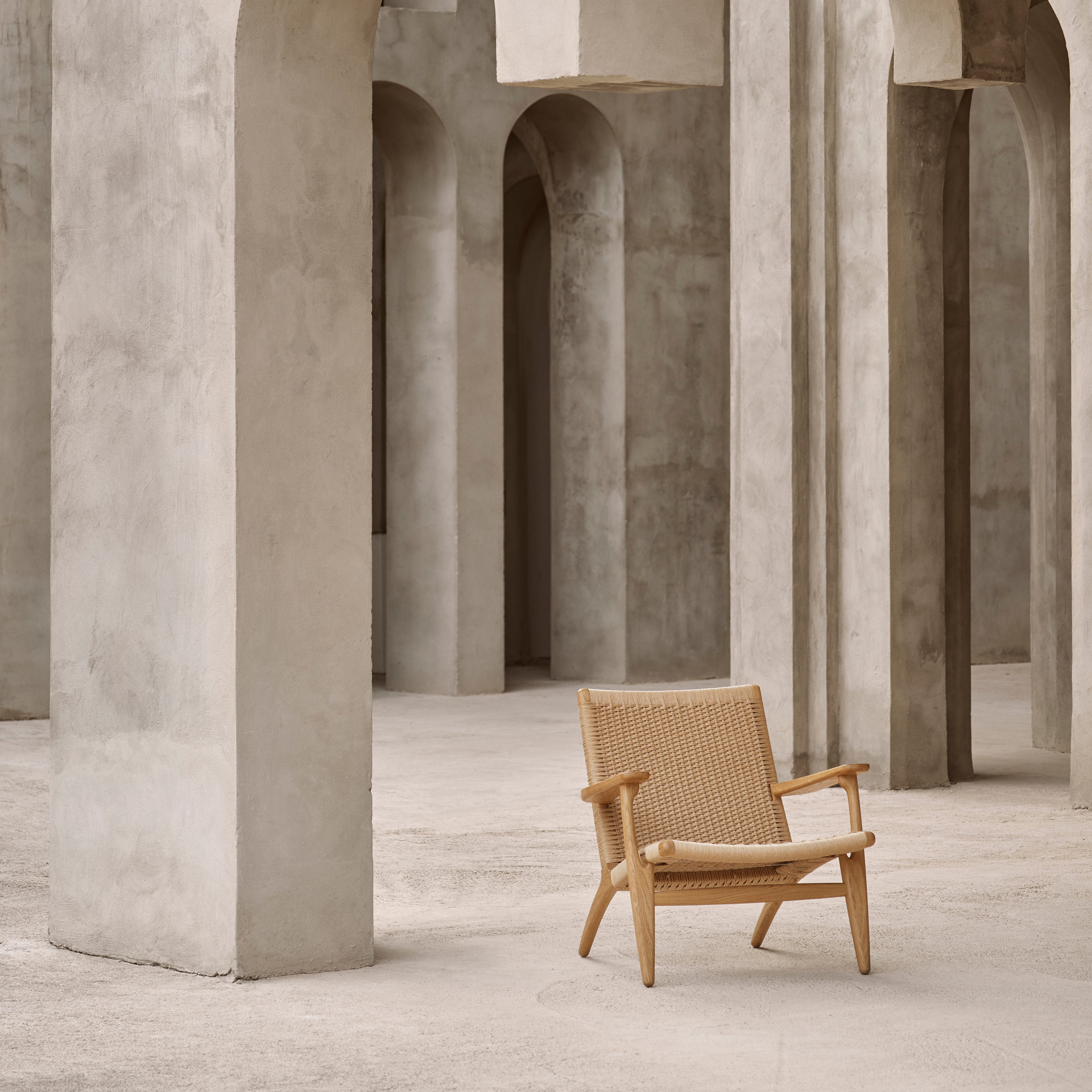 CH25 Lounge Chair