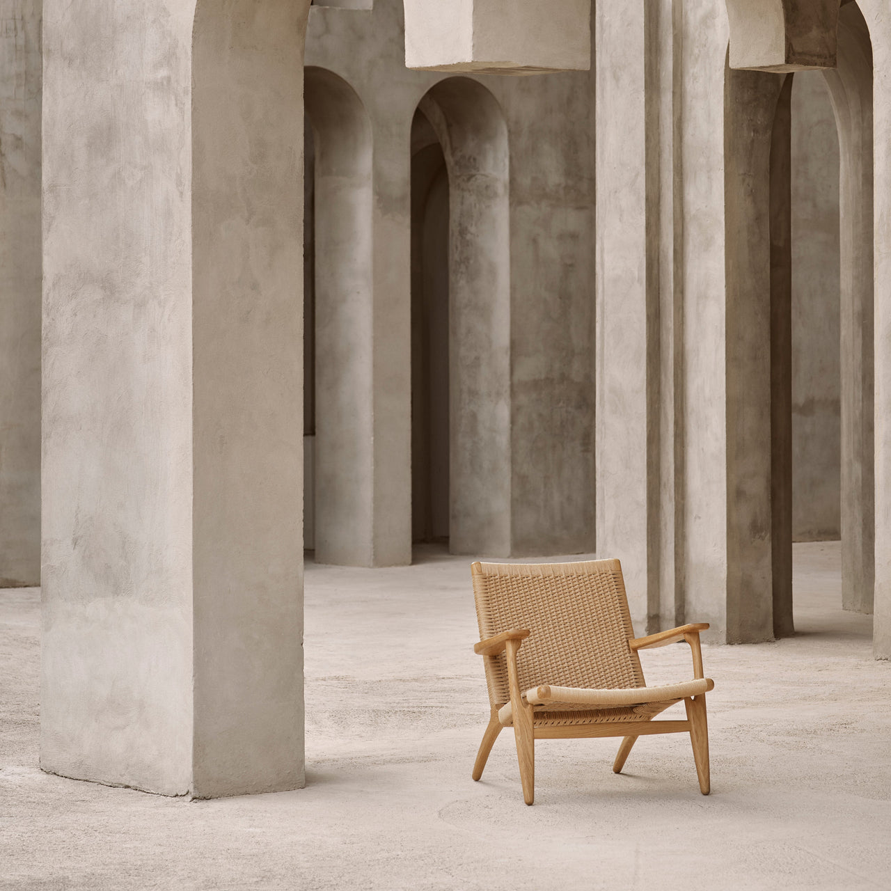 CH25 Lounge Chair