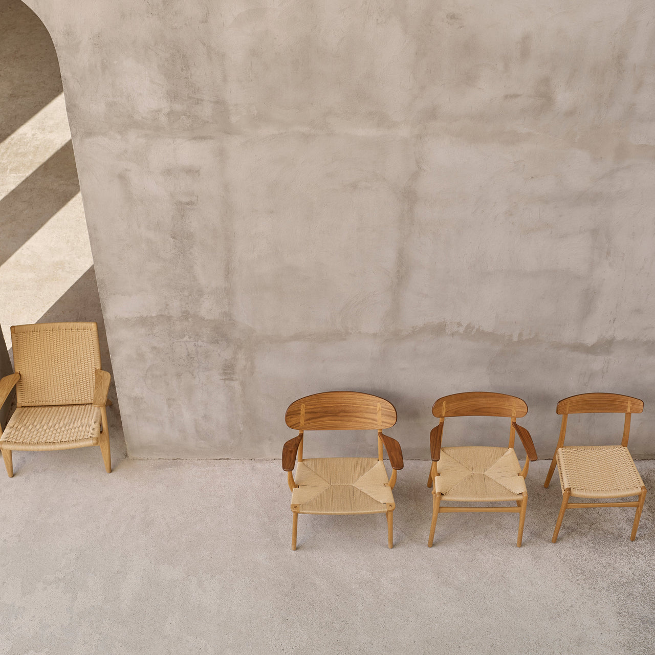 CH22 Lounge Chair