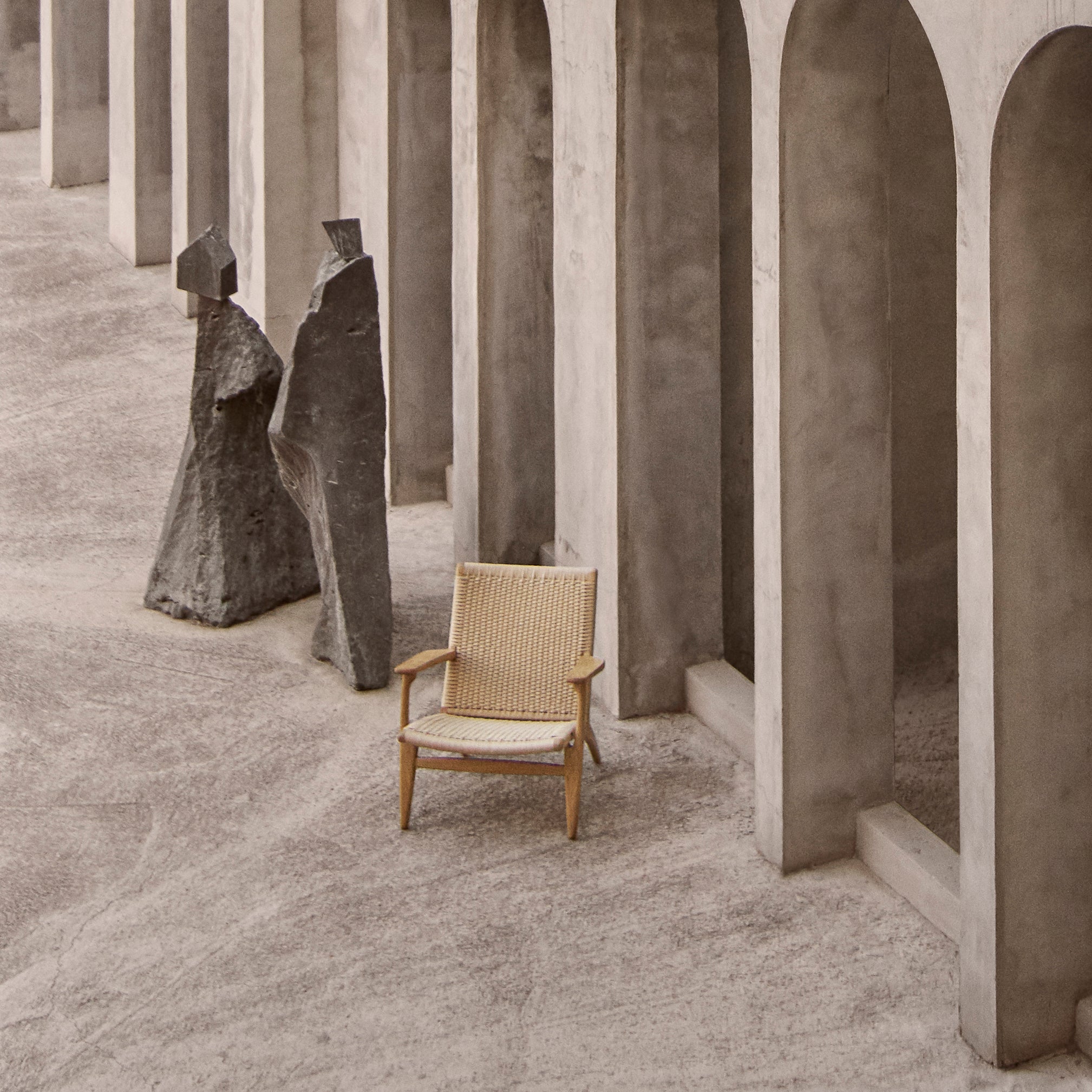 CH25 Lounge Chair