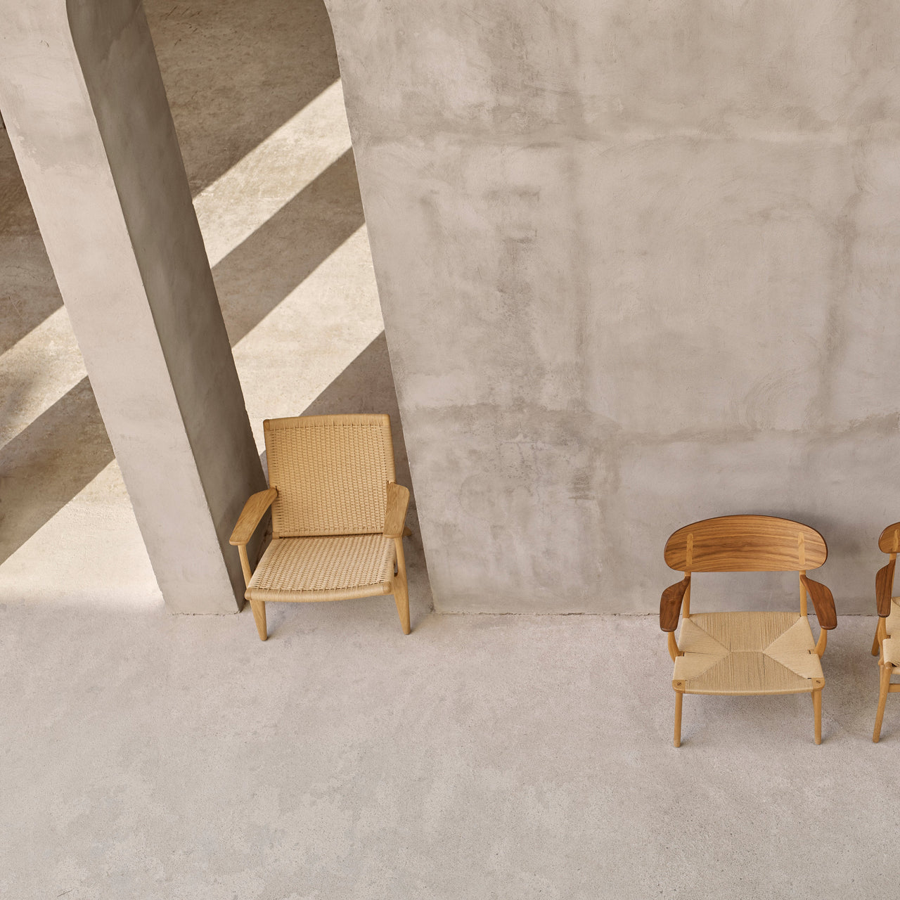CH25 Lounge Chair