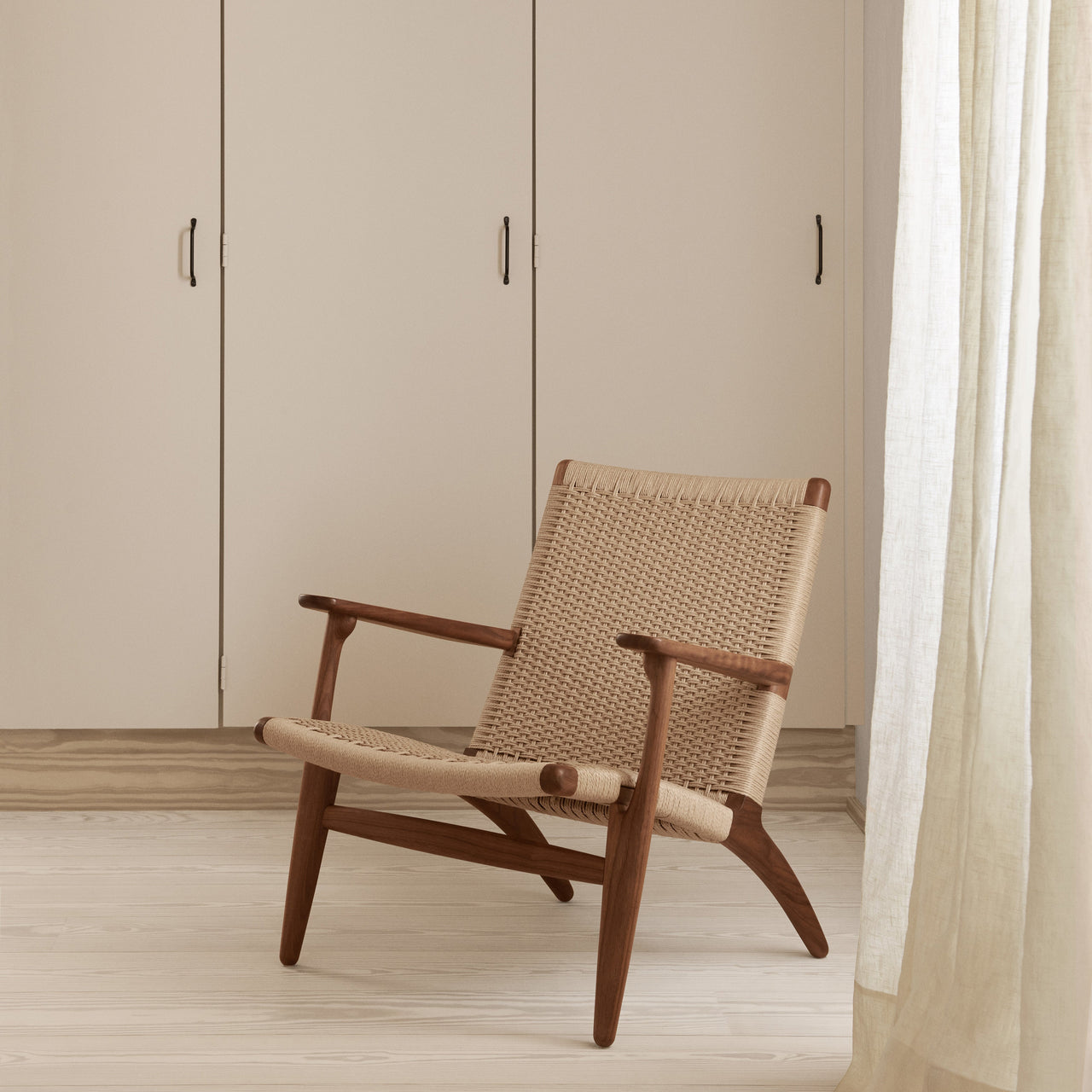 CH25 Lounge Chair