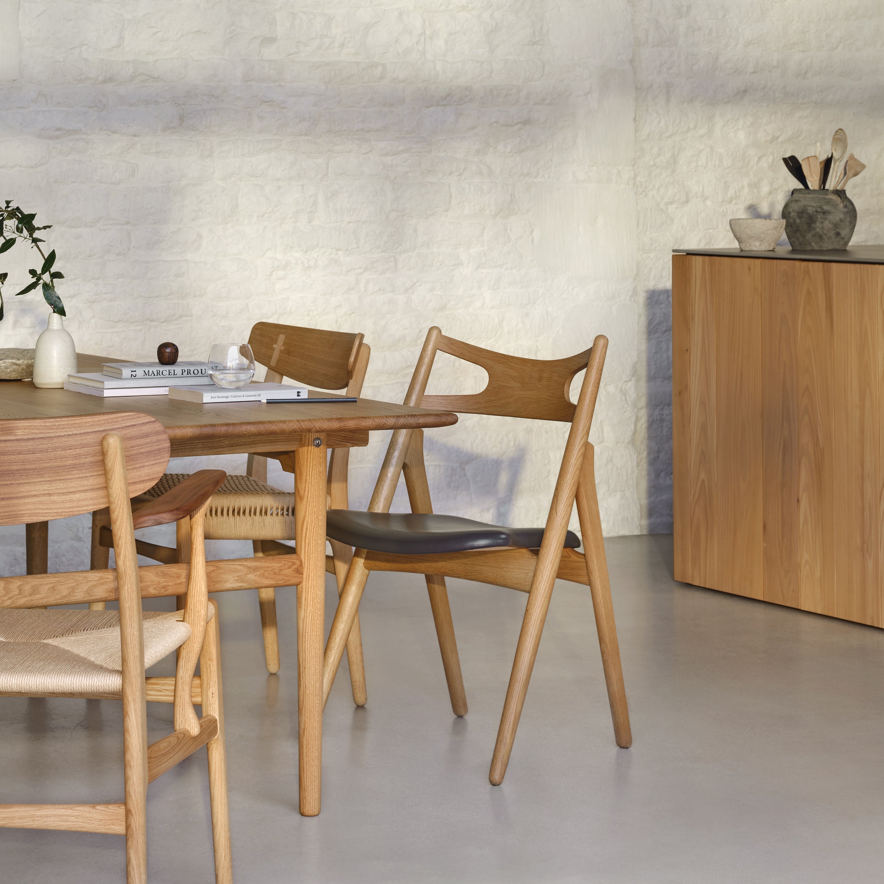 CH327 Dining Table