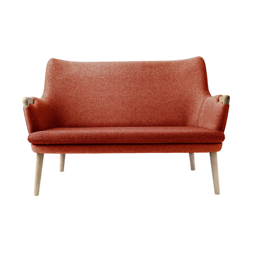 CH72 Sofa: Soaped Oak