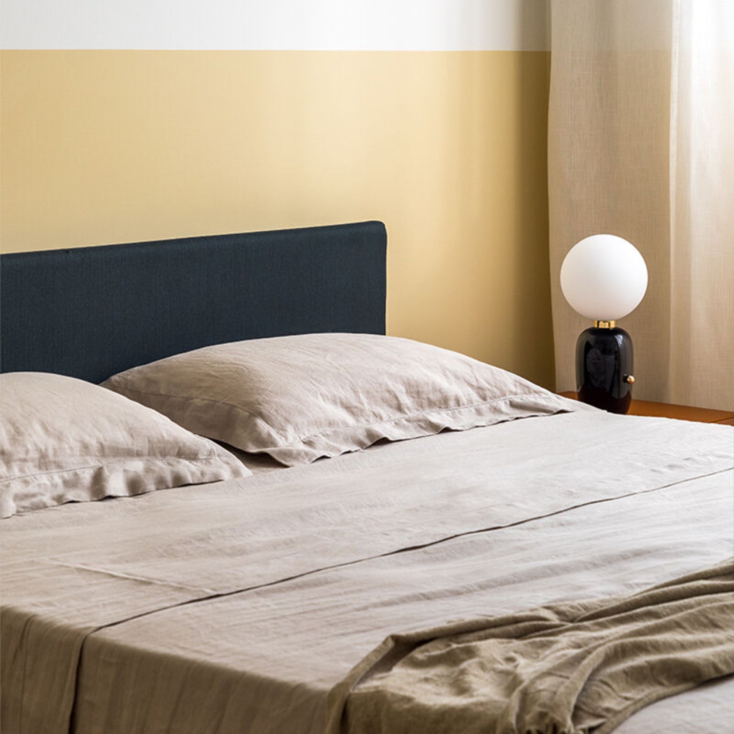 Aballs Table Lamp