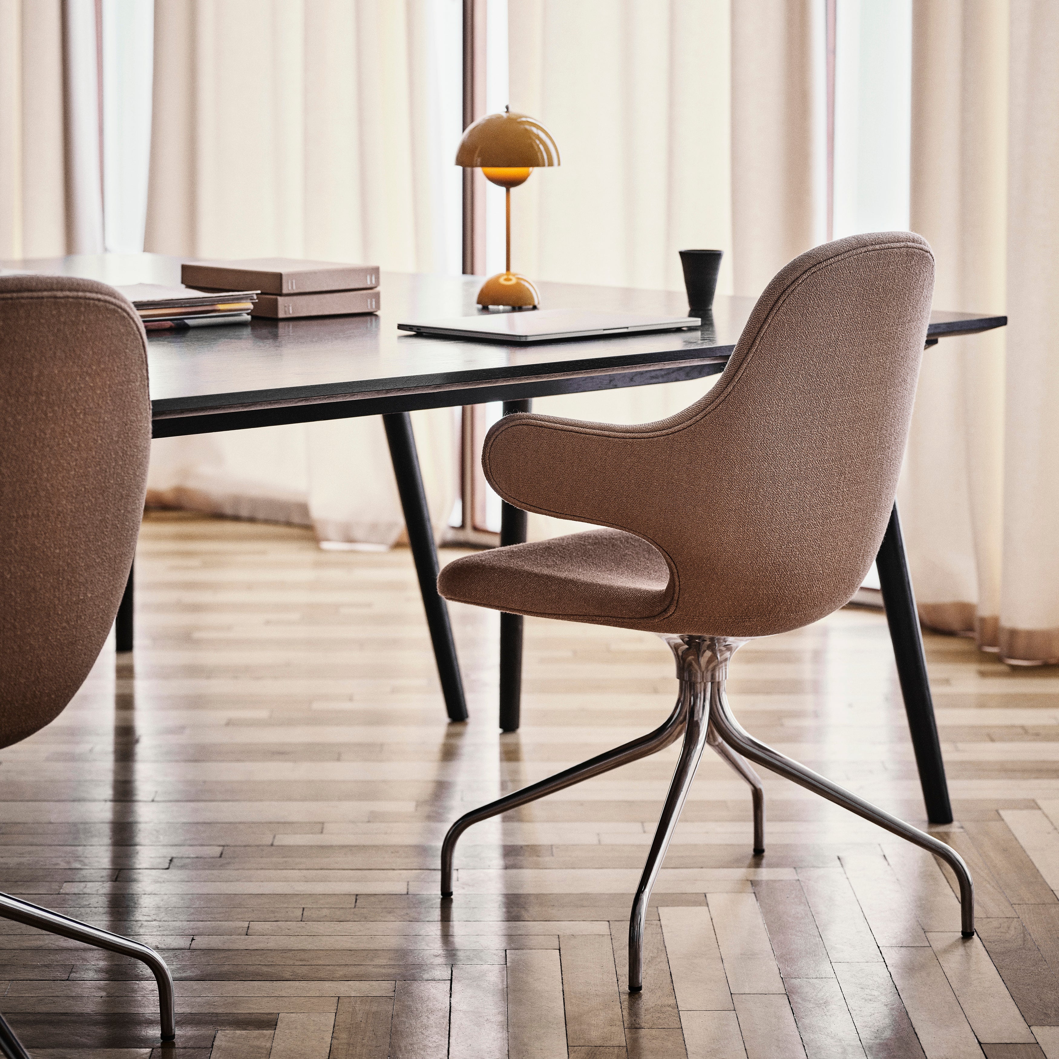 Catch Chair JH2 Swivel Base: LS