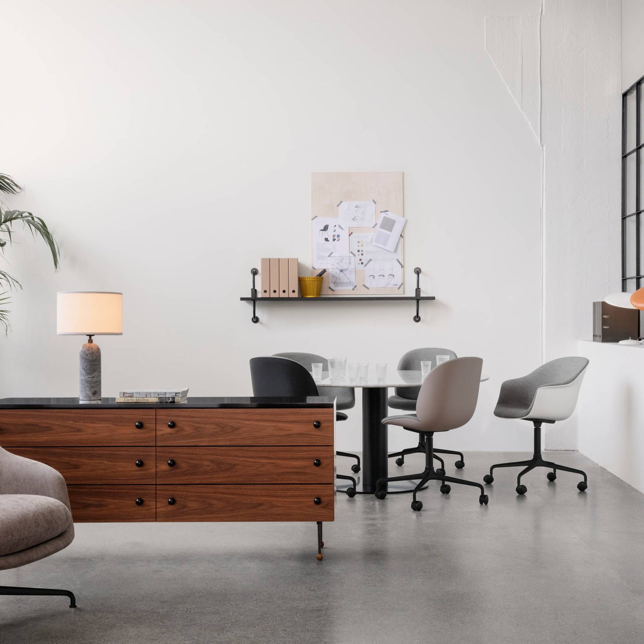 Beetle 3D Veneer Meeting Chair: 4 Star Base with Castors + Front Upholstered