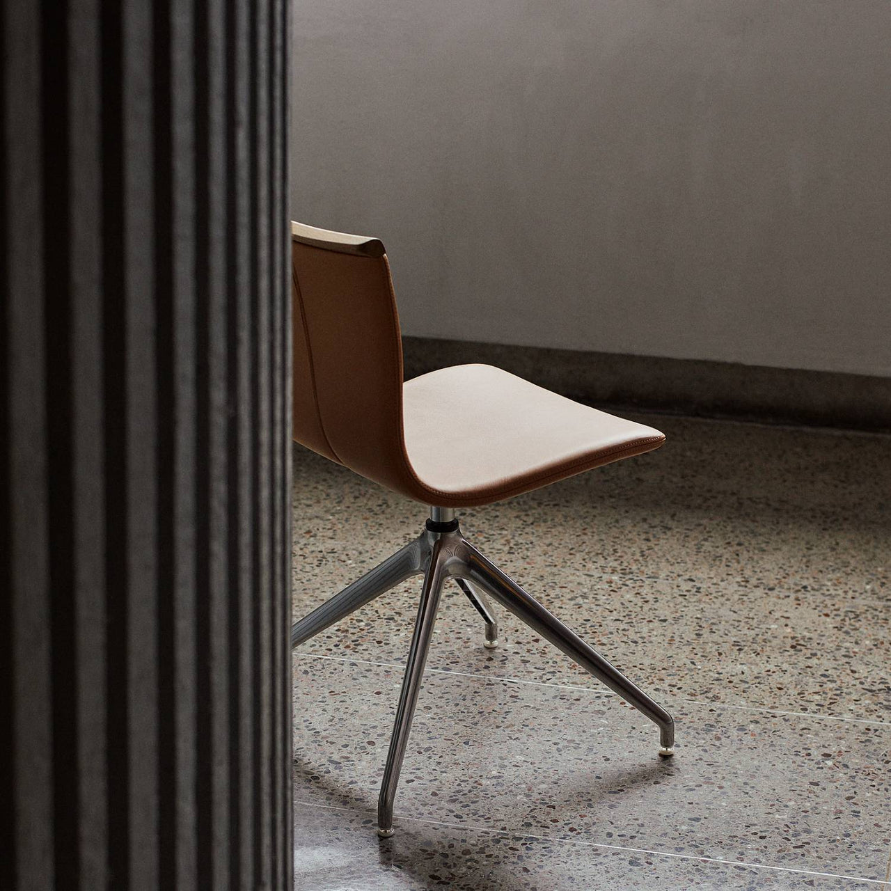 Serif Chair: 4 Star Base