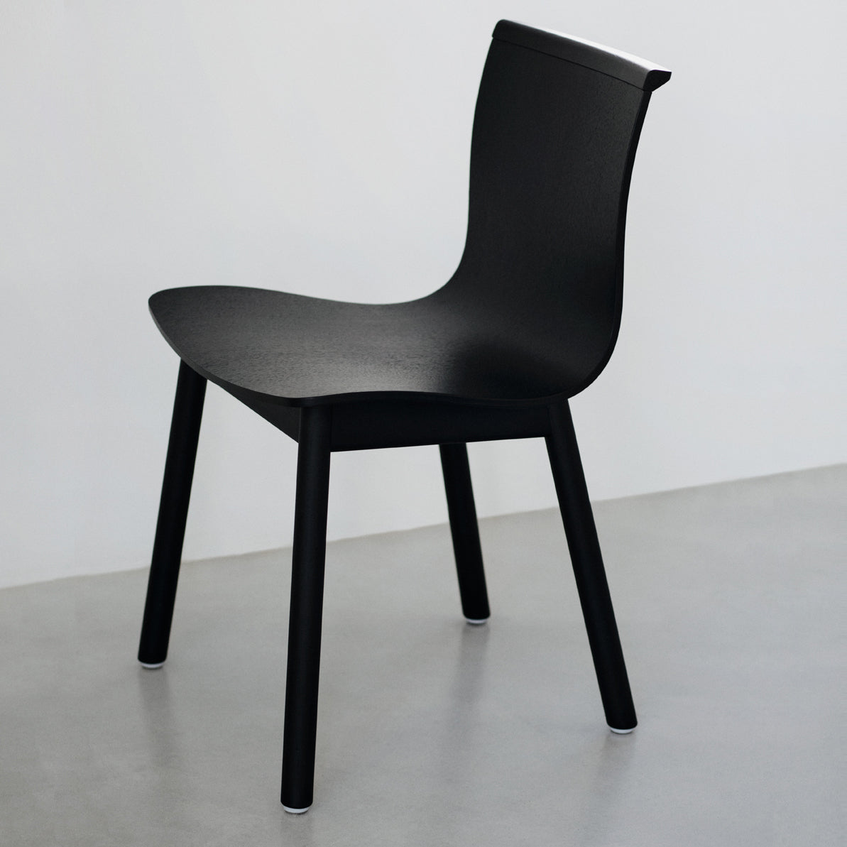 Serif Chair