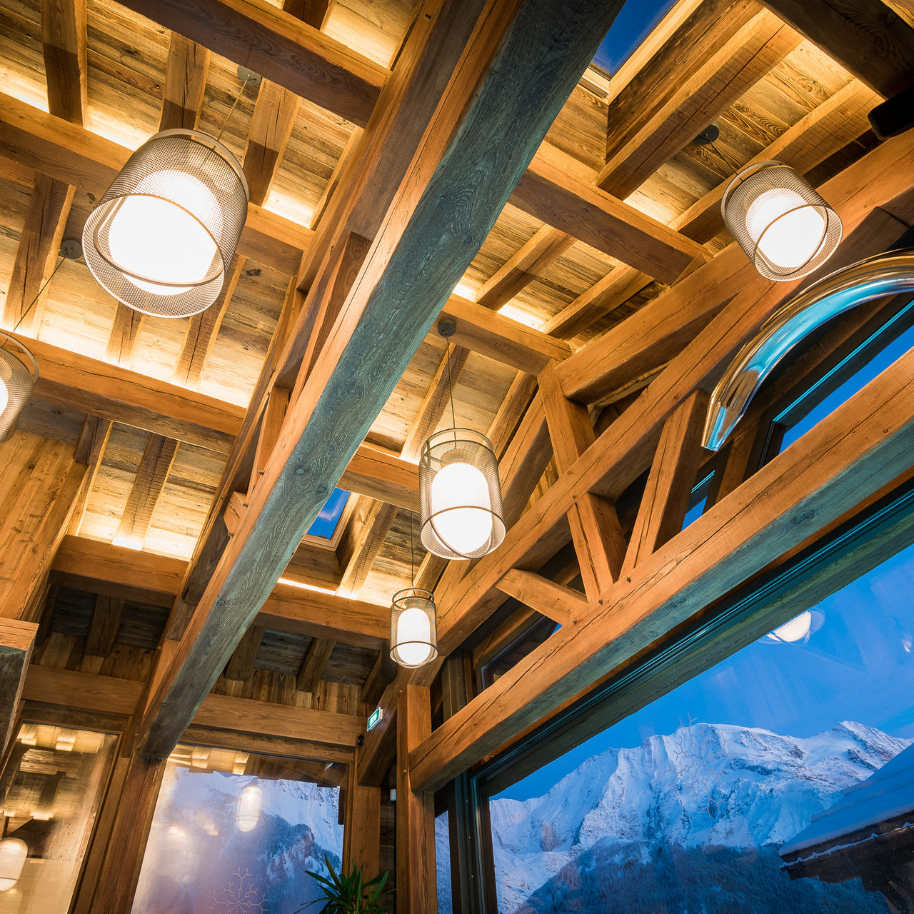 Denglong In/Out Hanging Lamp