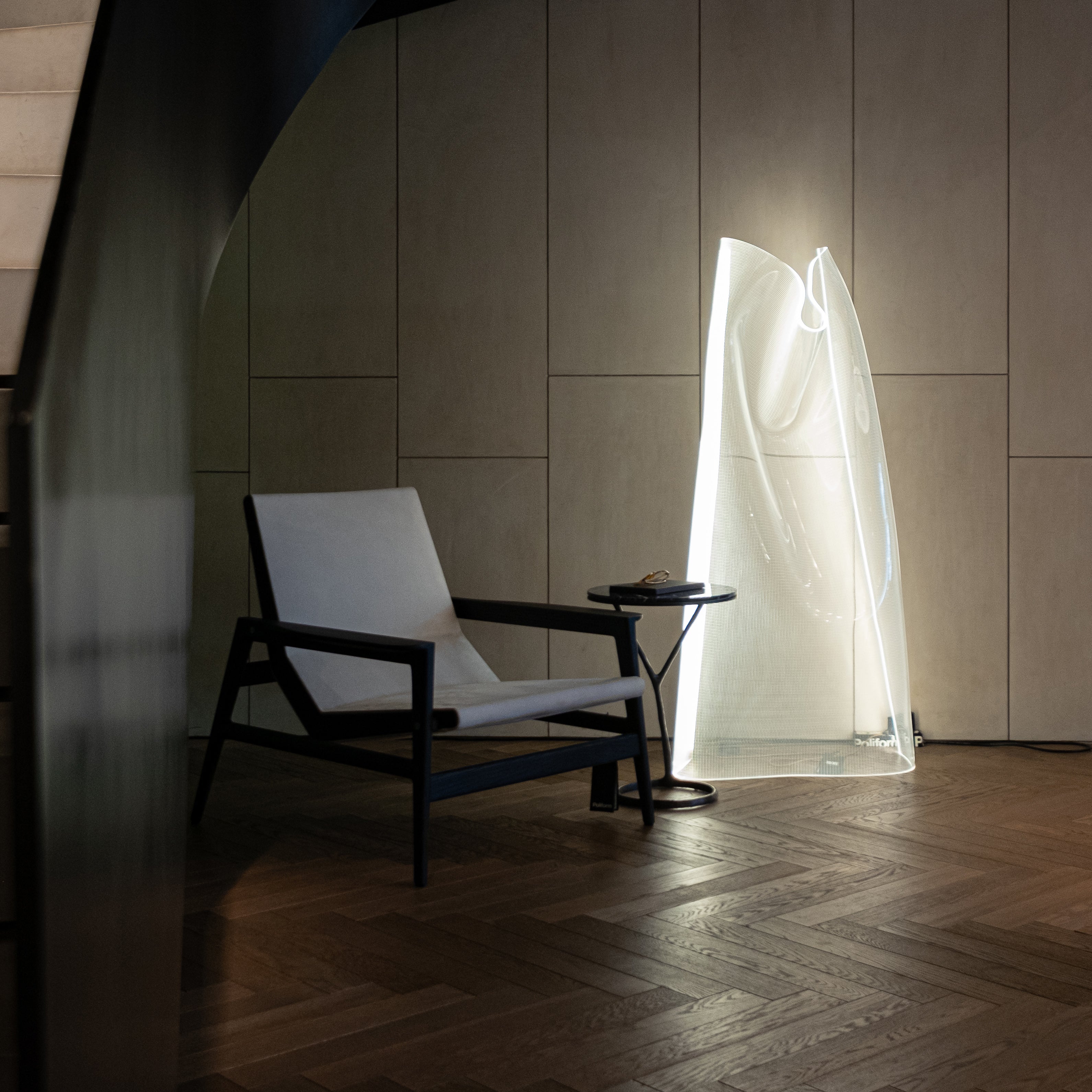 Gweilo Han Floor Lamp