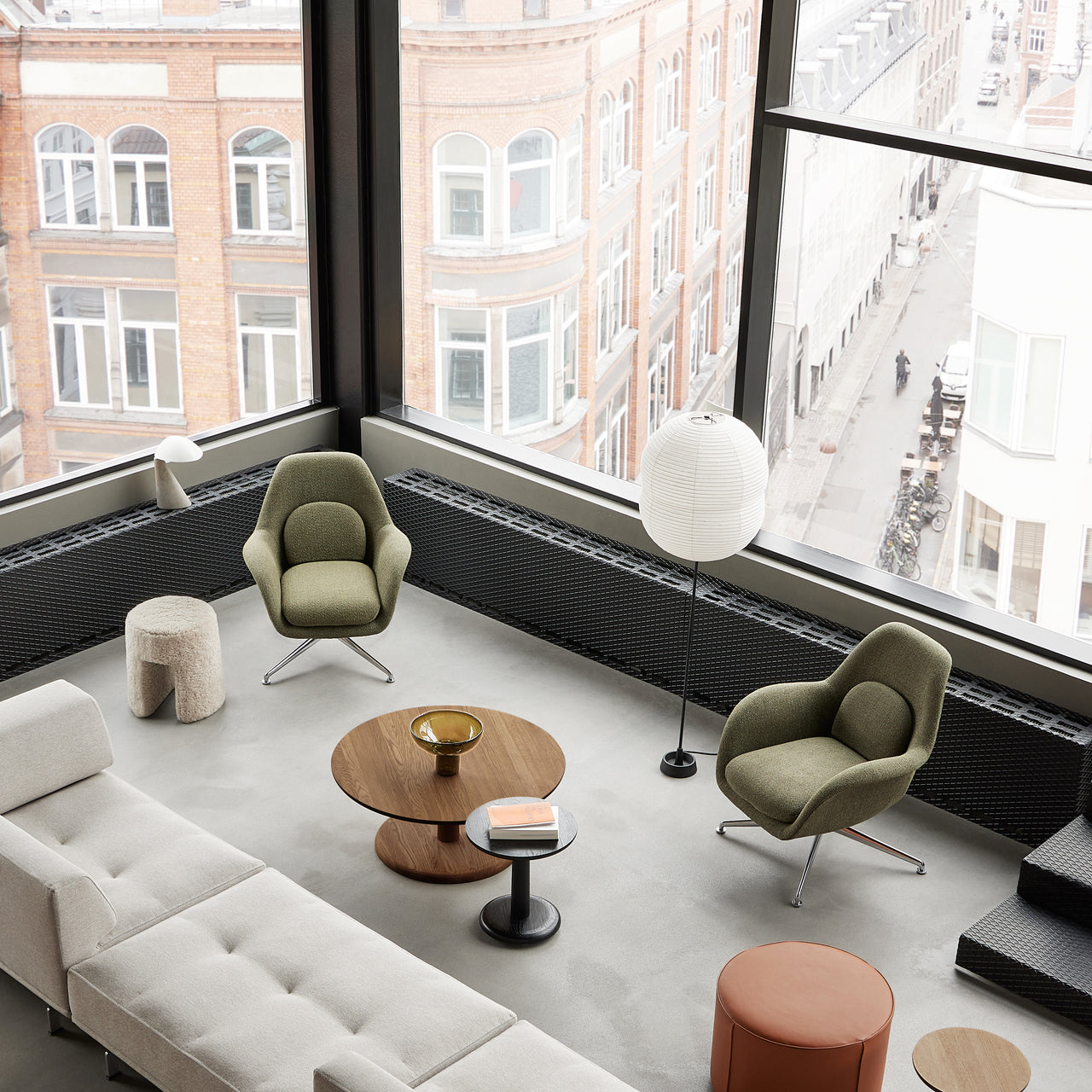 Swoon Lounge Chair Petit: Swivel Base