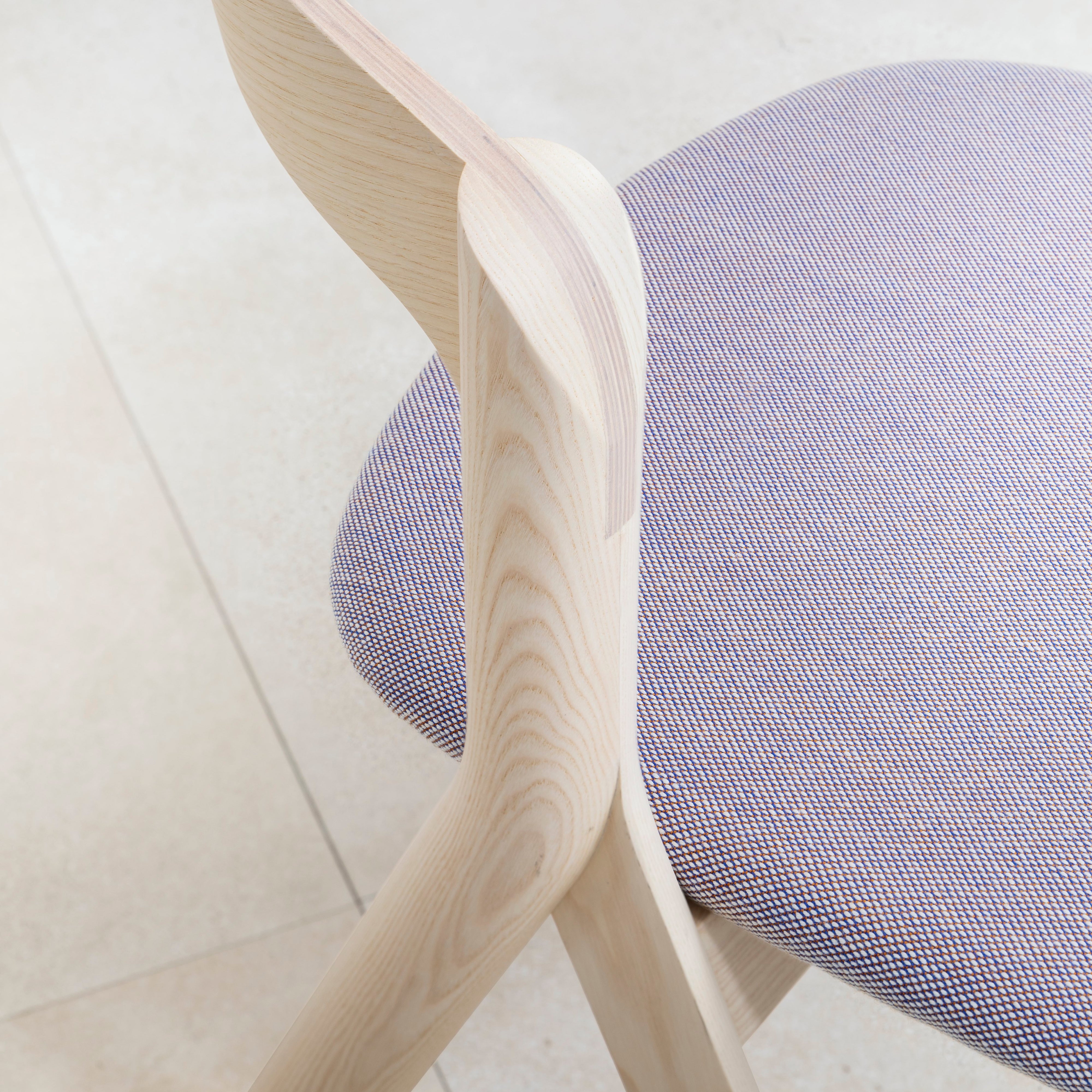 Diverge Stool