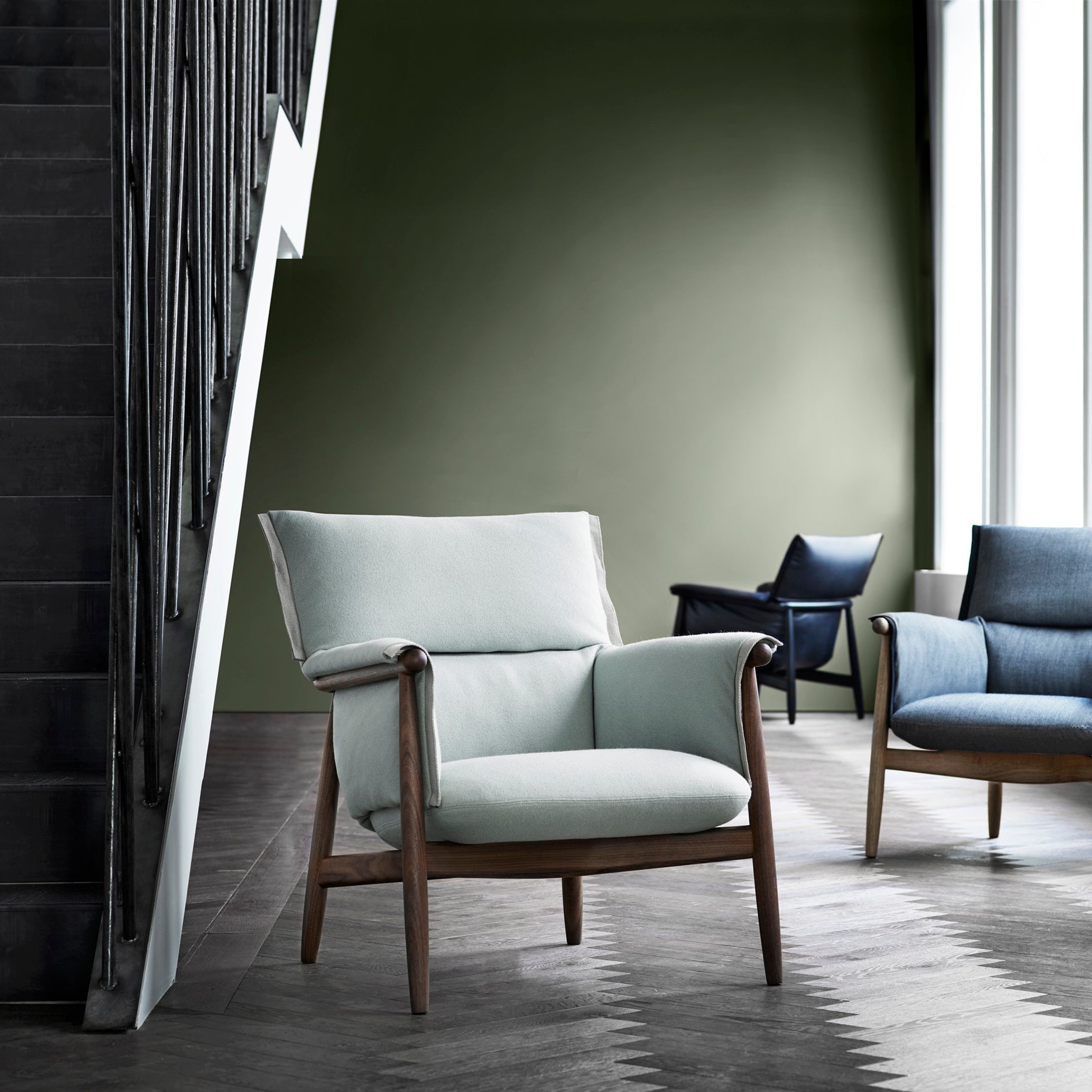 E015 Embrace Lounge Chair: White Edging Strip