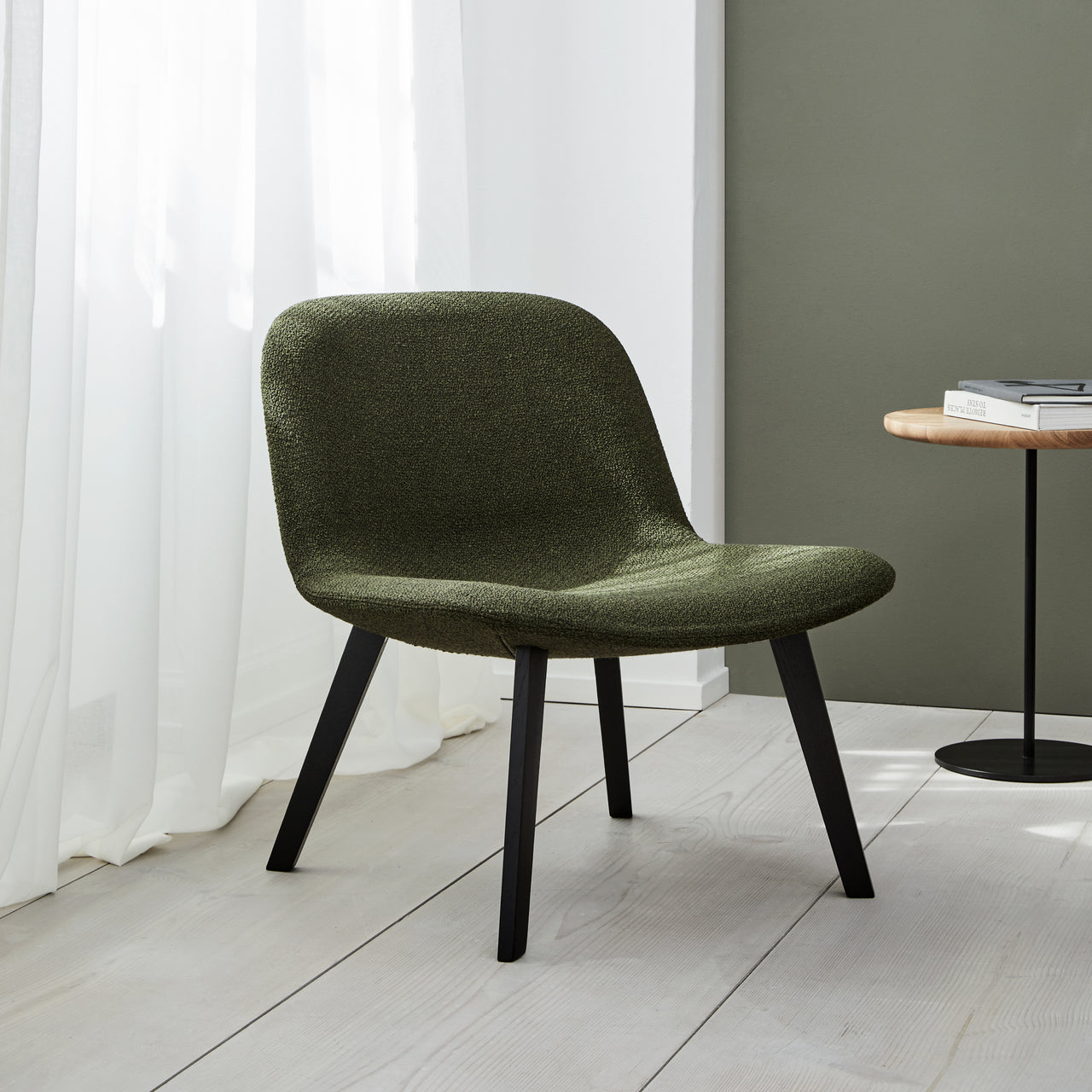 Eyes Lounge Chair: LS