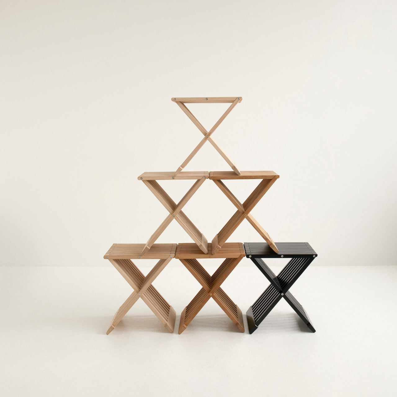 Fionia Stool: LS