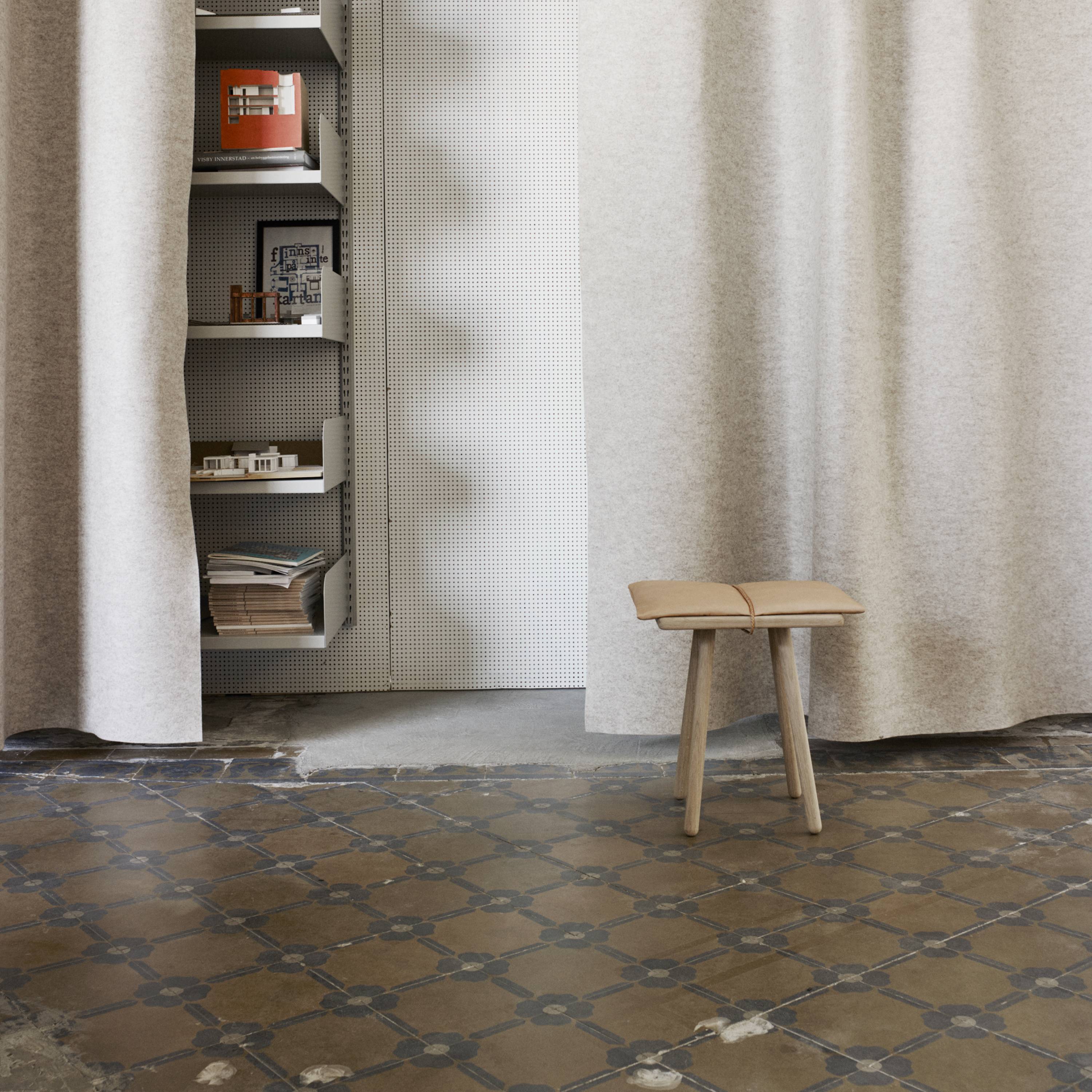 Georg Jubilee Stool: LS