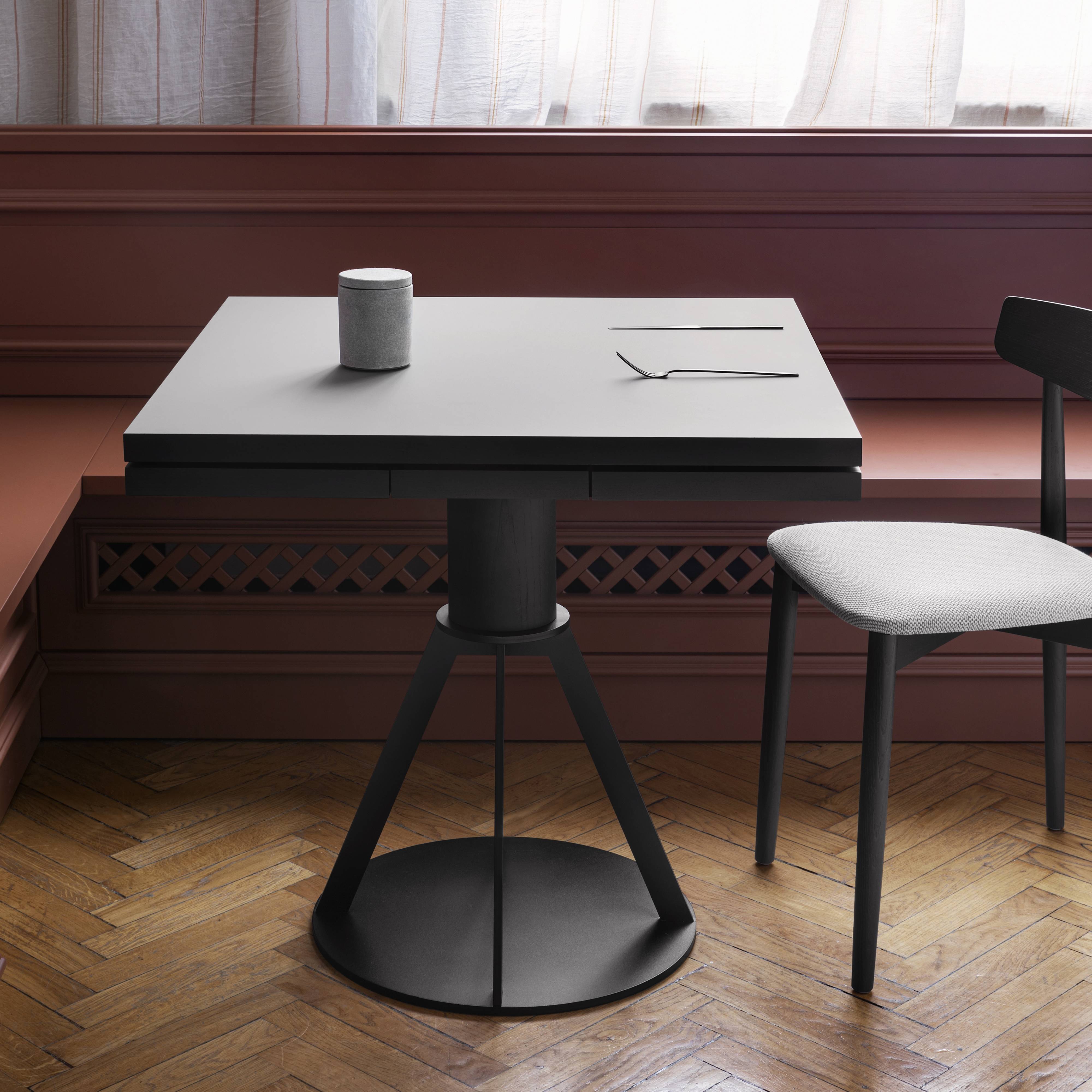 Geronimo Extendable Fenix Dining Table: Small