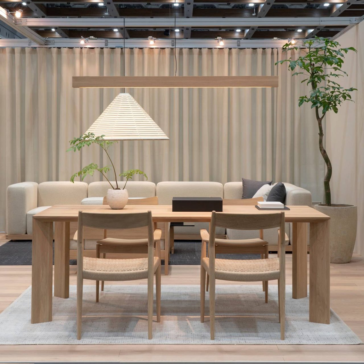 Azabu Residence Dining Table A-DT02