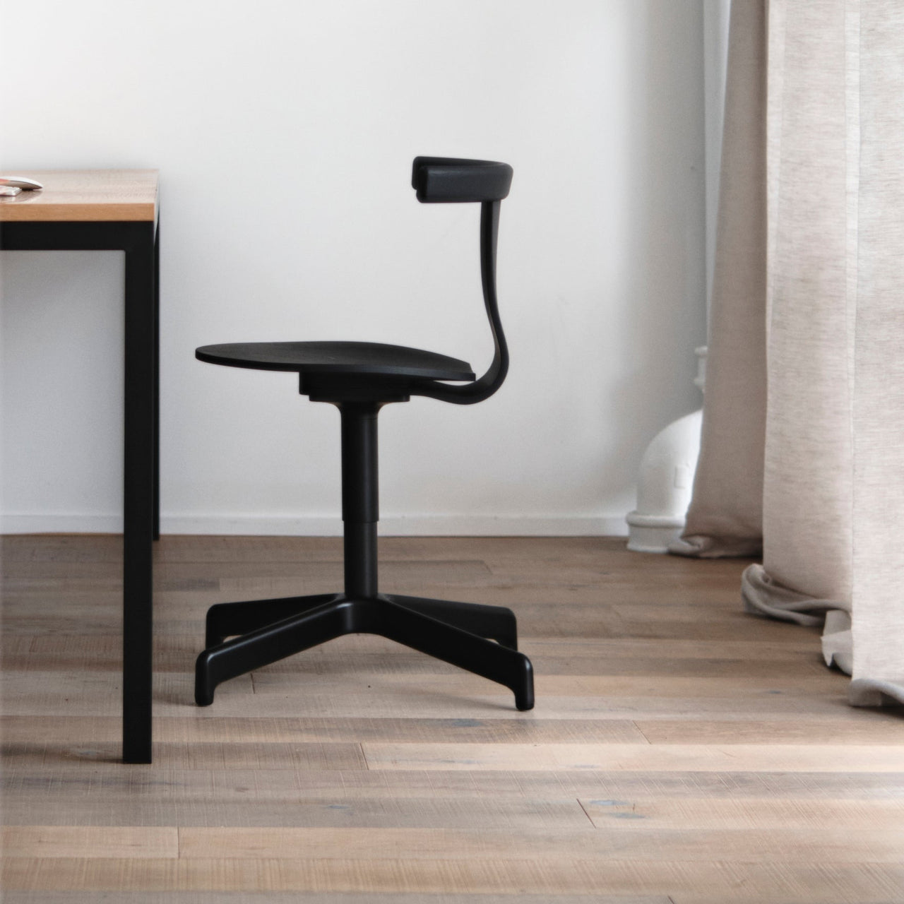Jiro Swivel Chair: LS