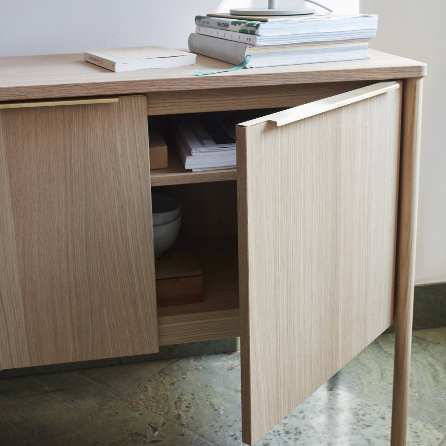 Jut Cabinet: DI
