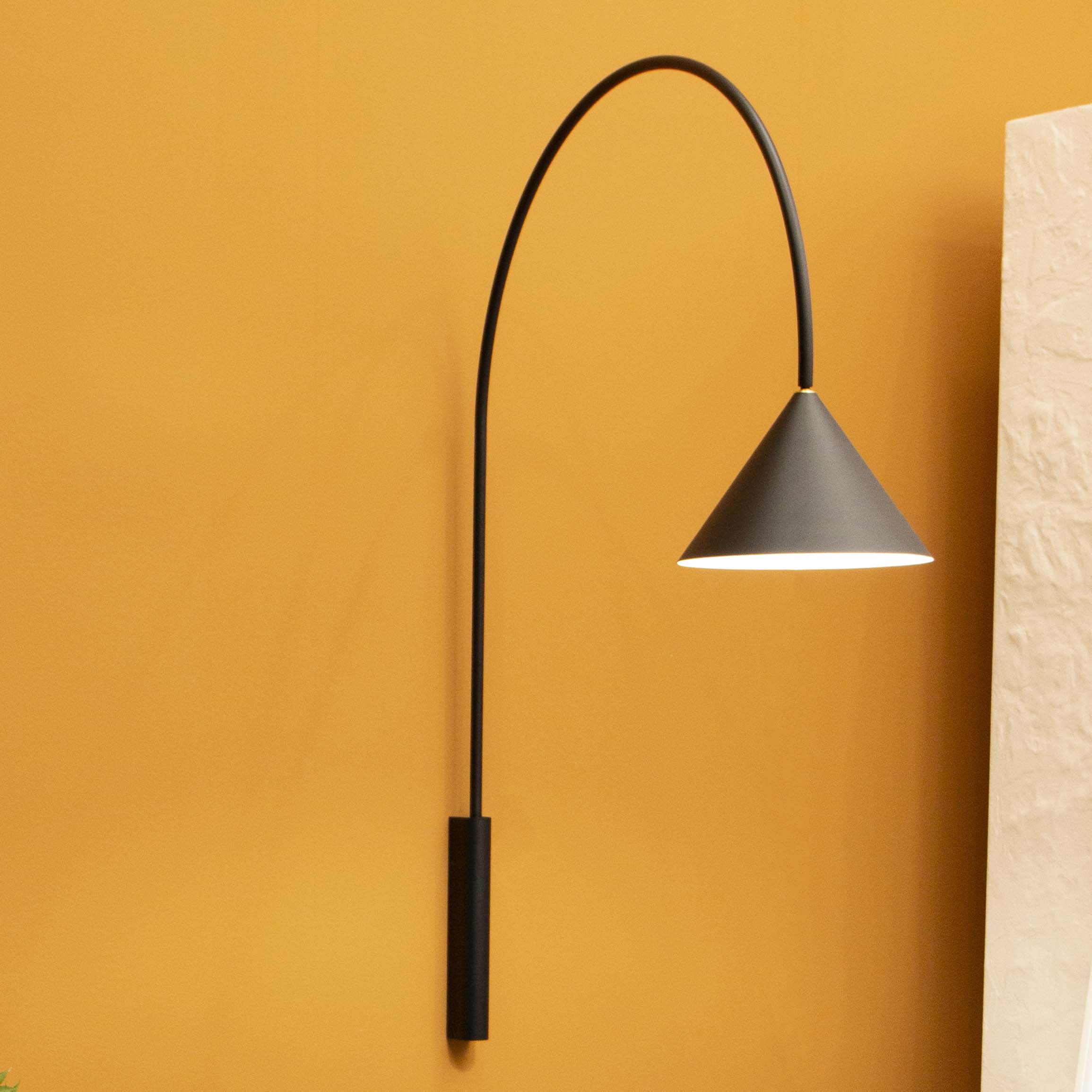 Ozz Wall Lamp