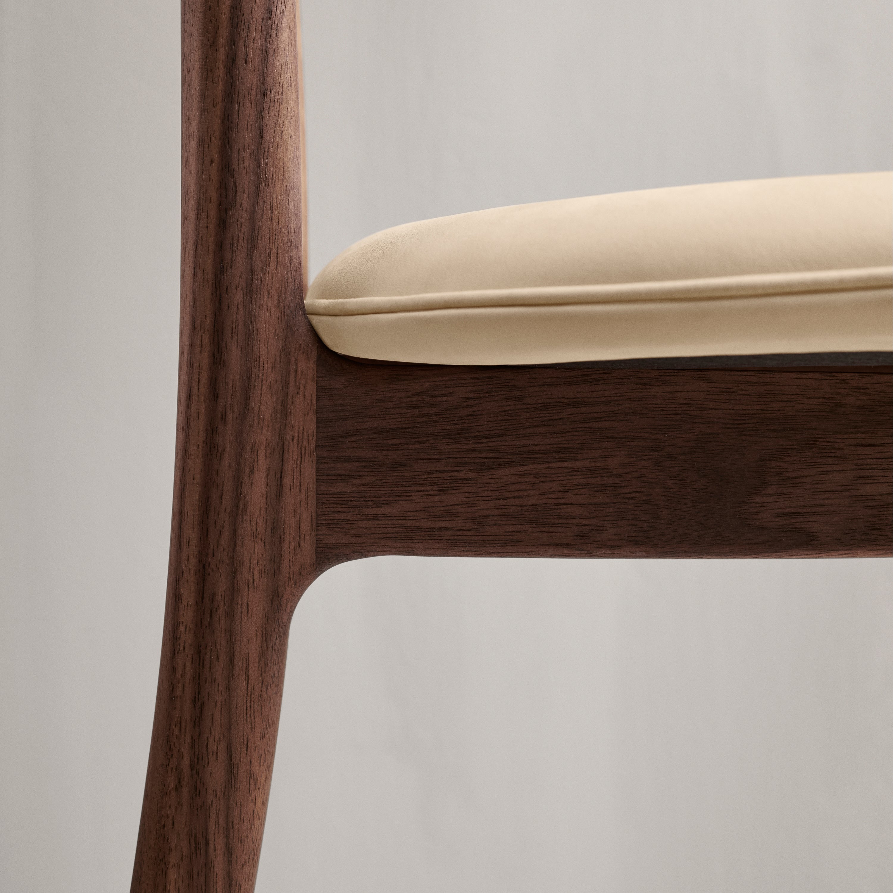 OW58 T-Chair