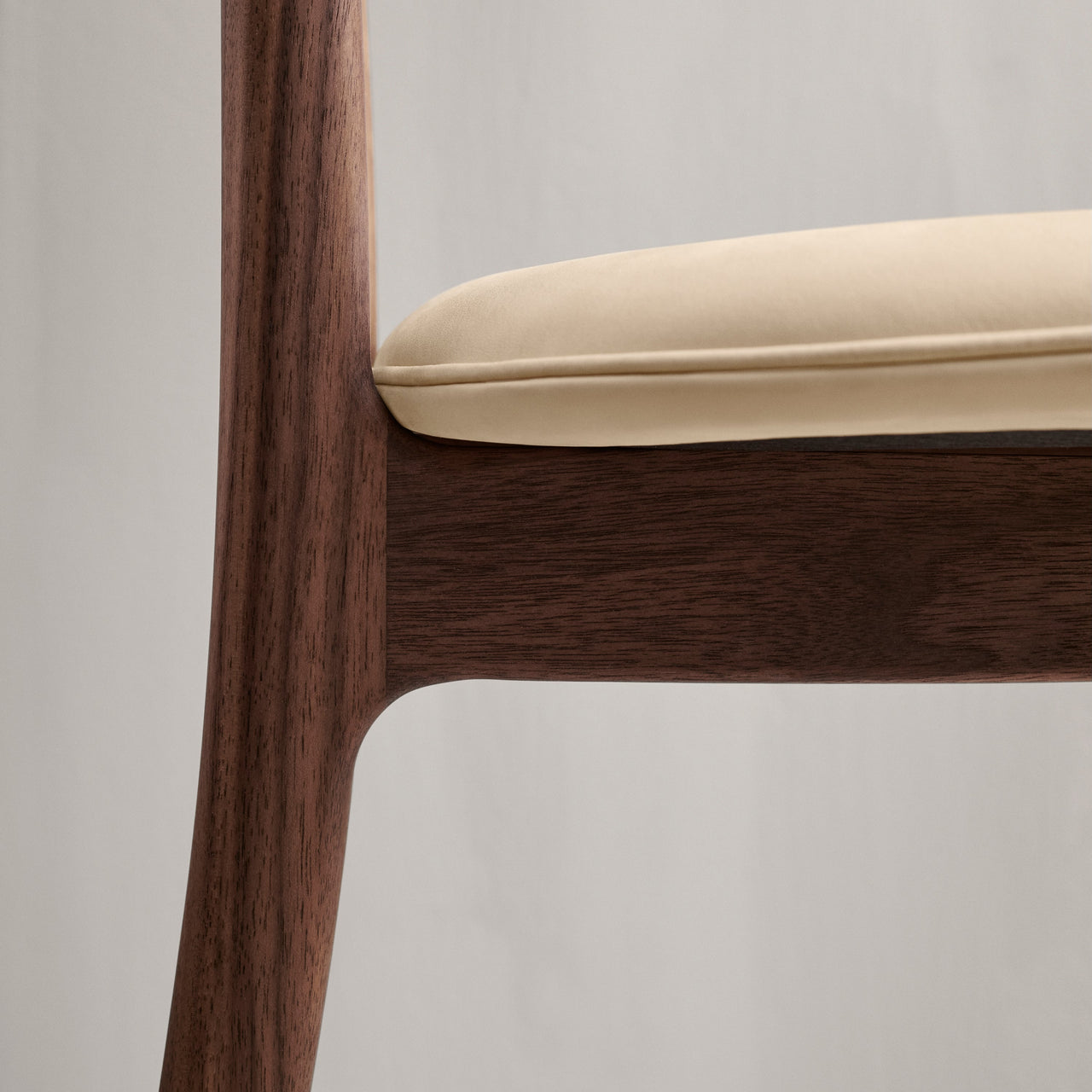 OW58 T-Chair