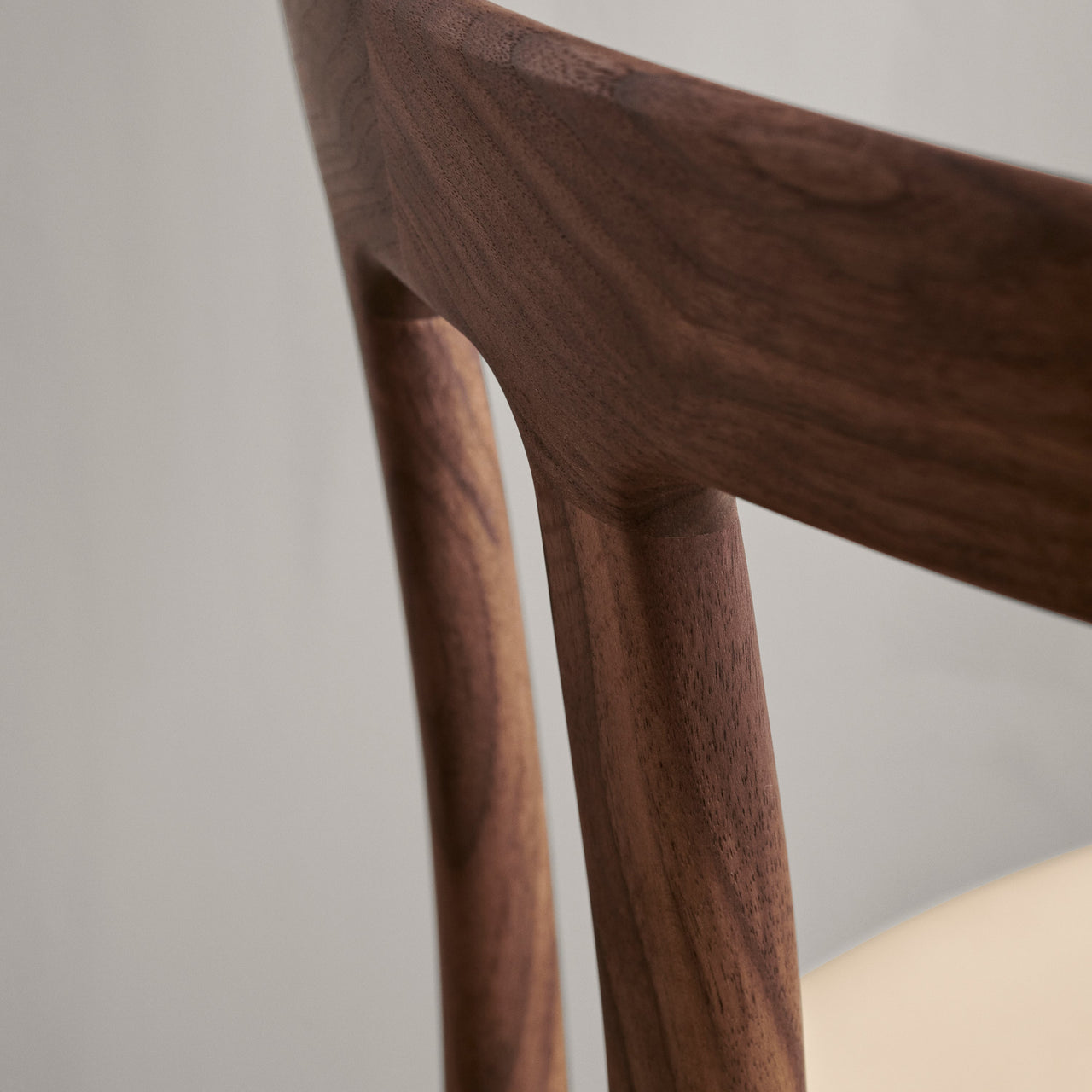 OW58 T-Chair