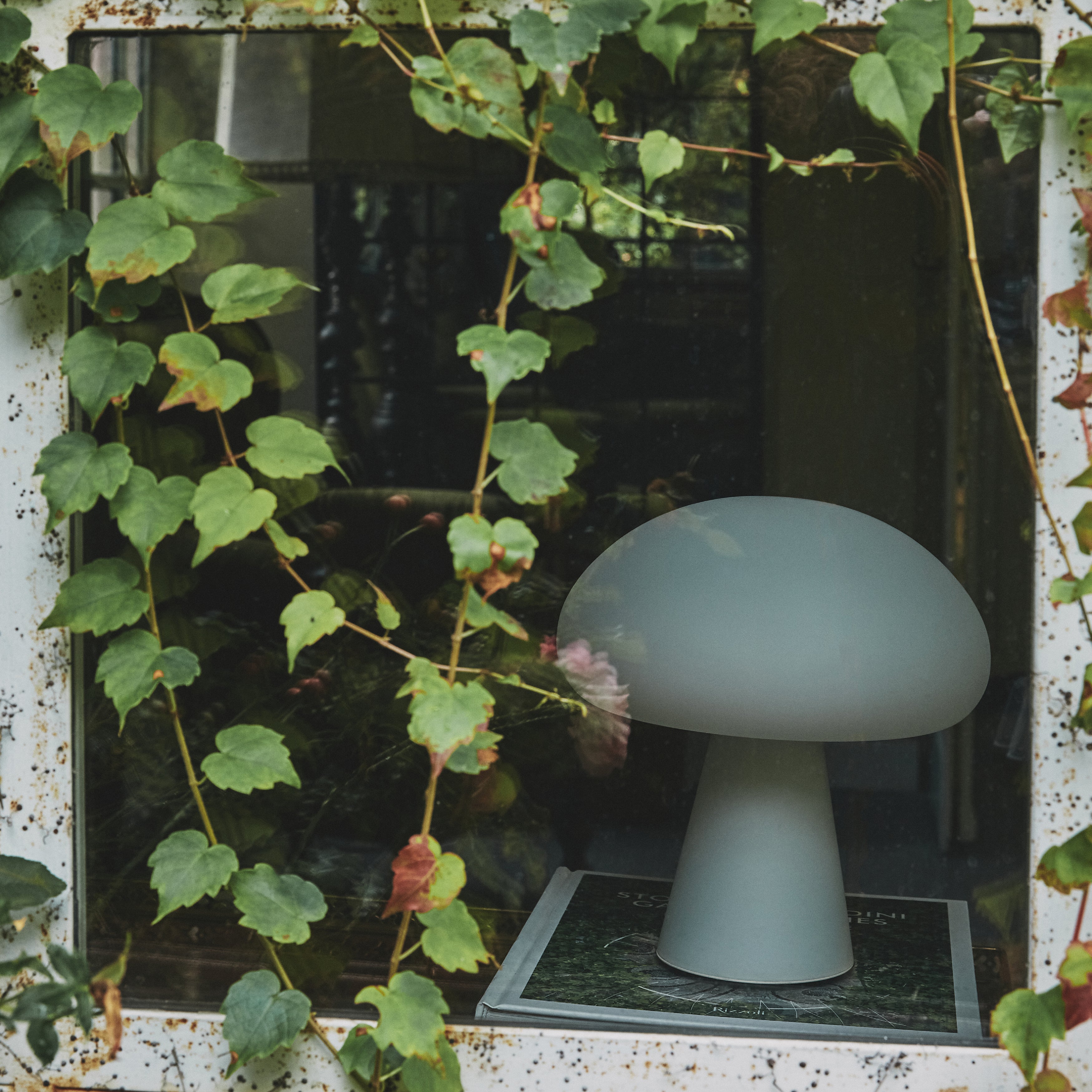 Obello Table Lamp: Outdoor