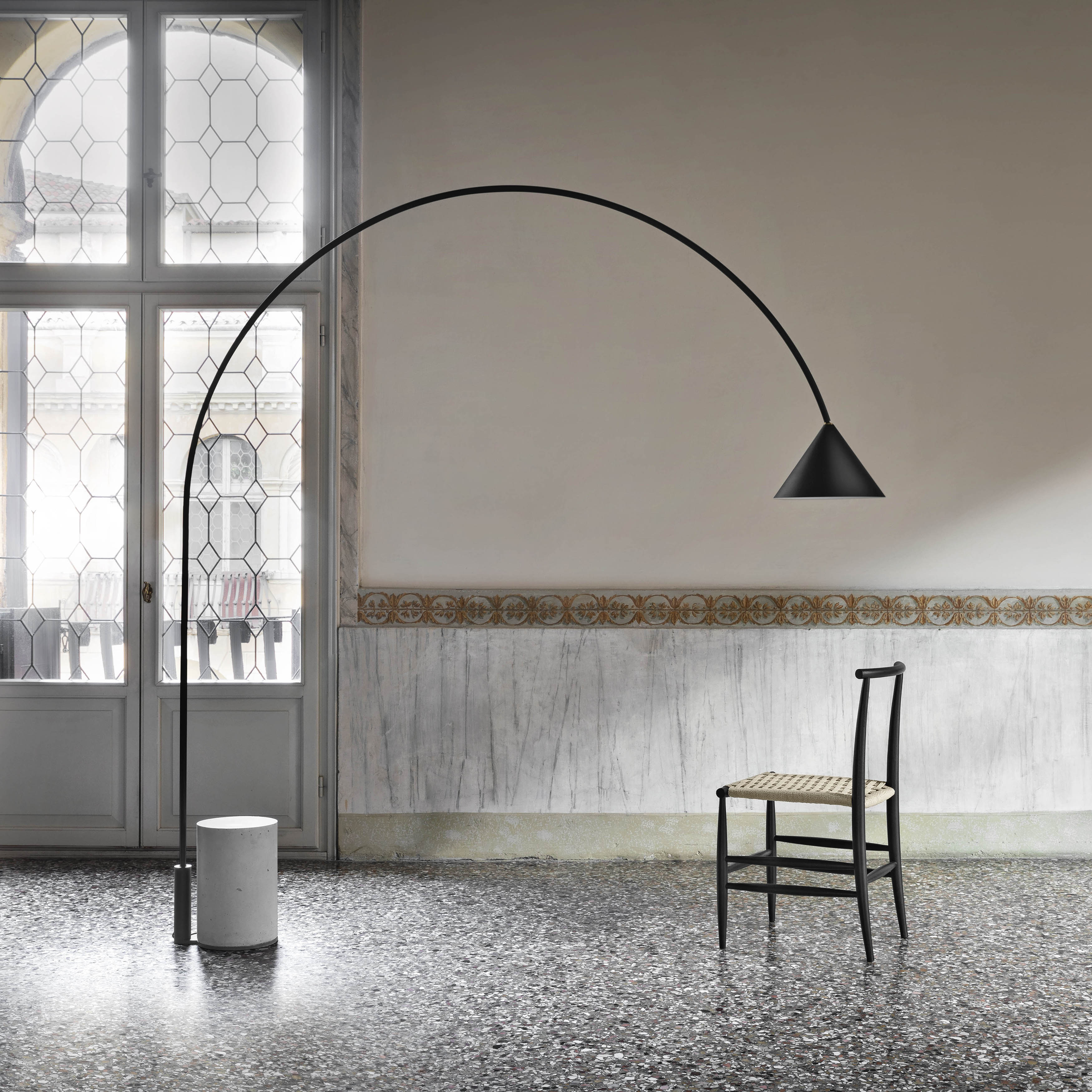 Ozz Floor Lamp