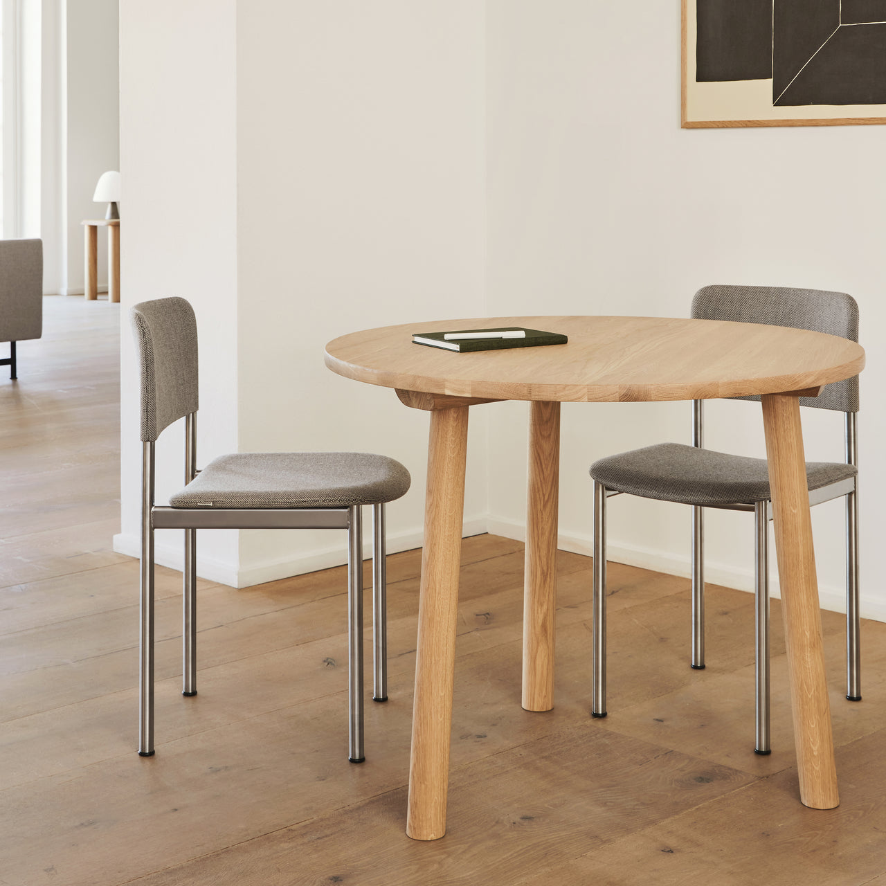 Taro Dining Table: Round