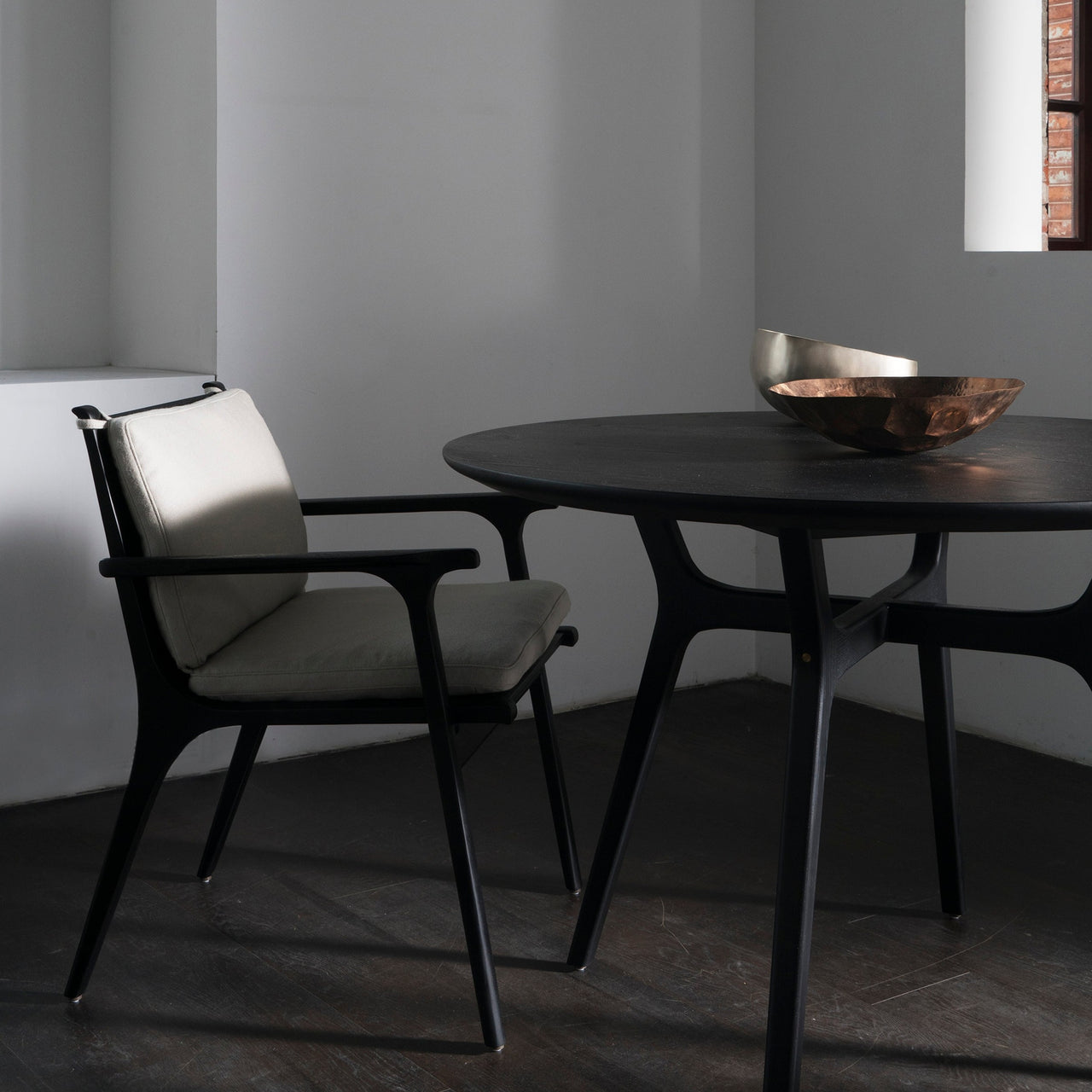 Ren Round Dining Table