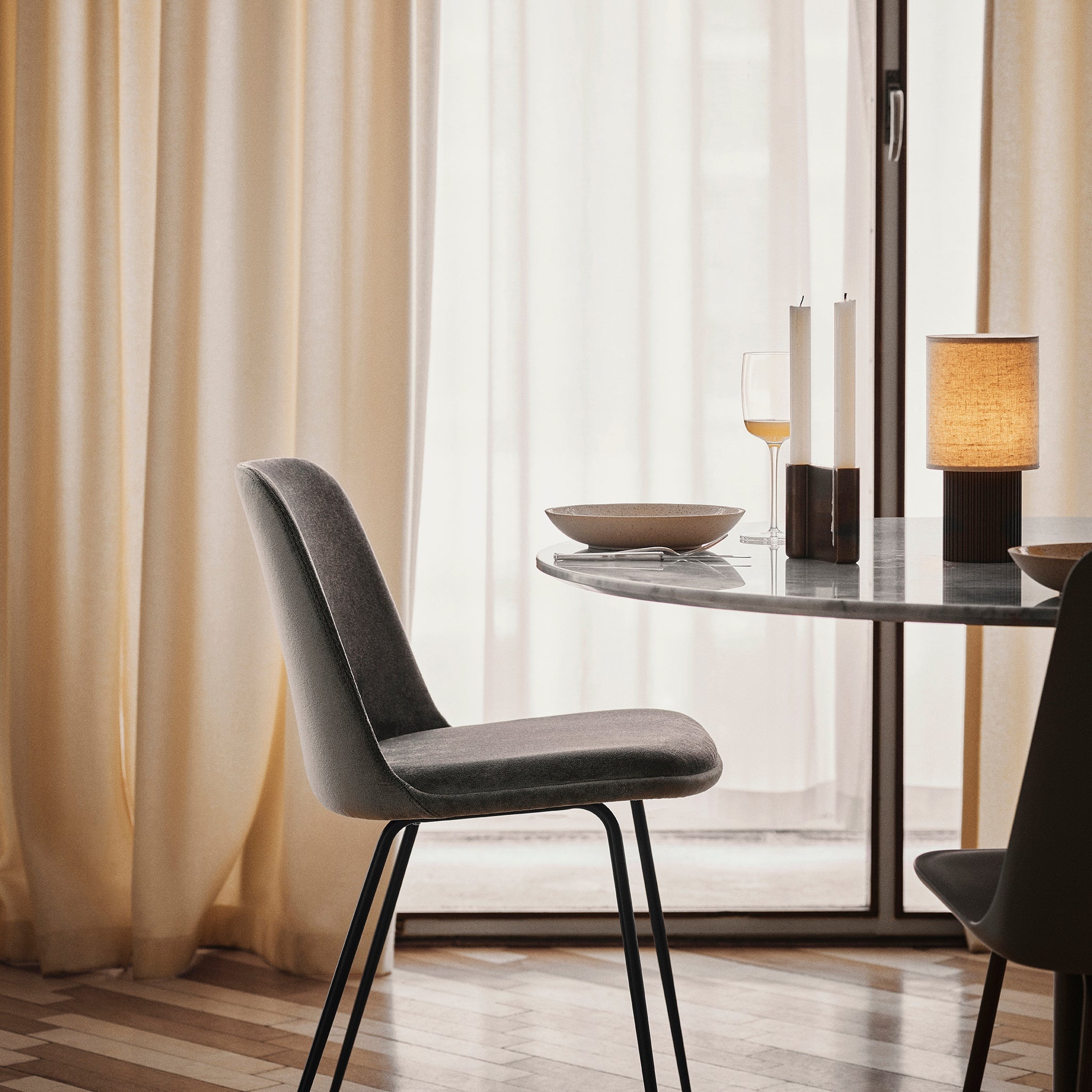 In Between SK20 Dining Table: Center Base