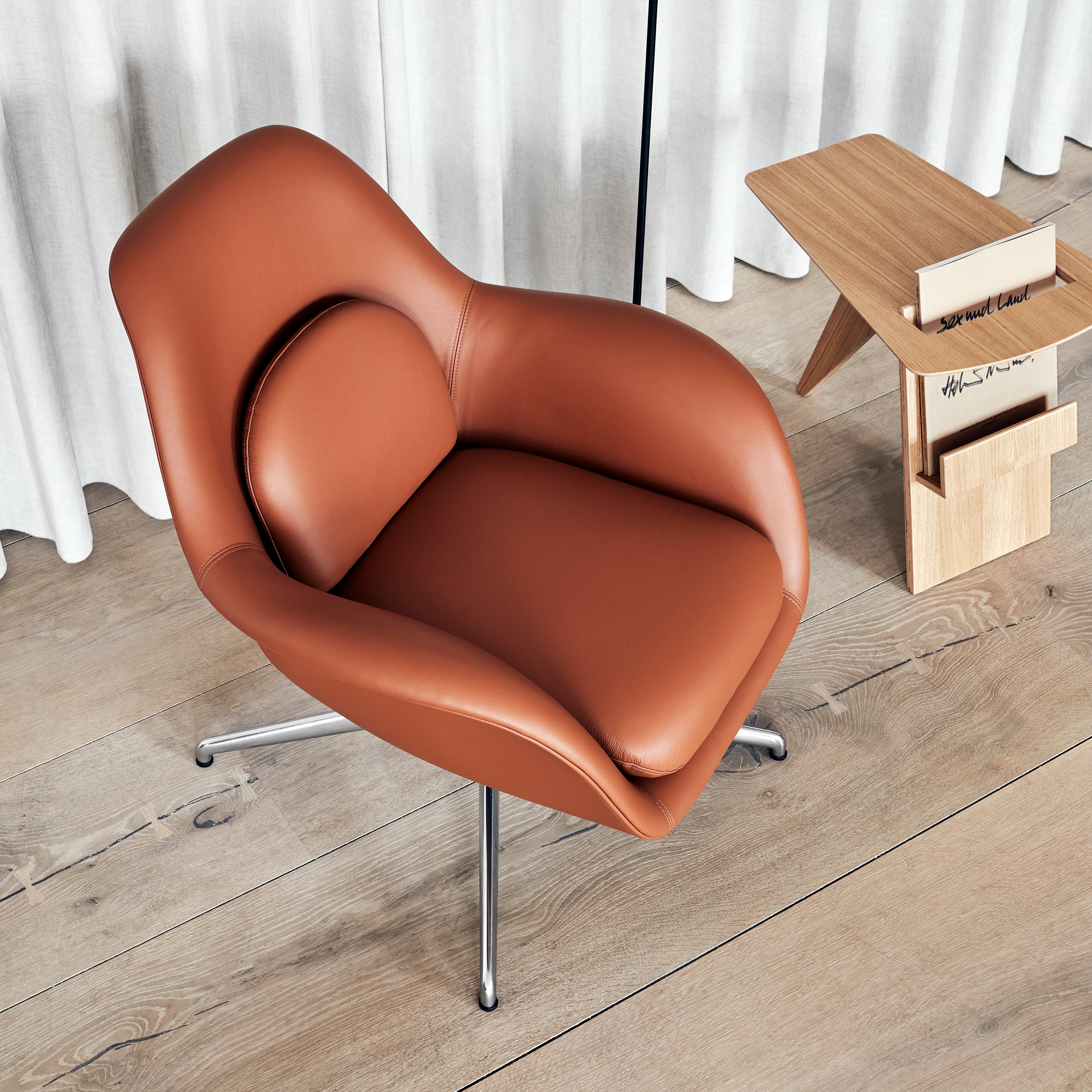 Swoon Lounge Chair Petit: Swivel Base