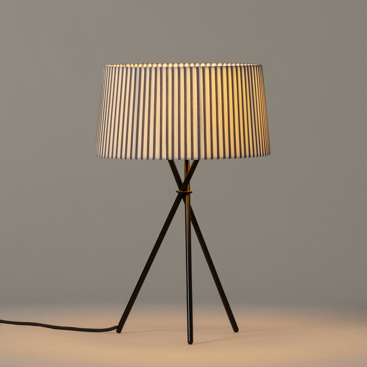 Trípode M3 Table Lamp