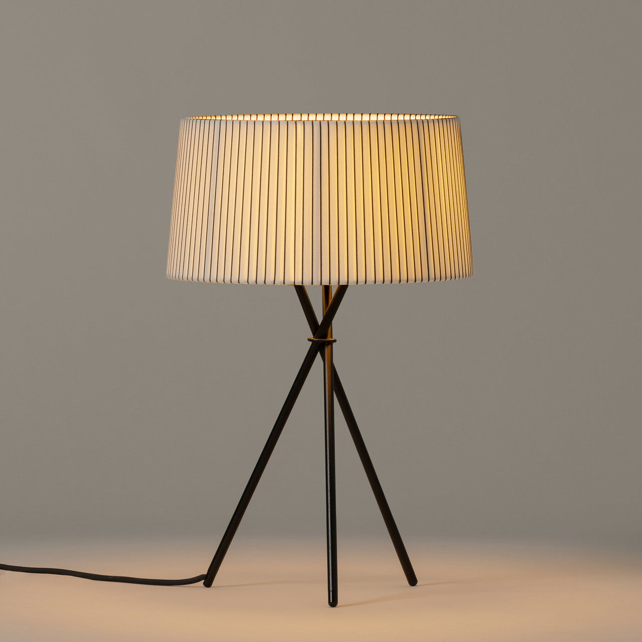 Trípode M3 Table Lamp