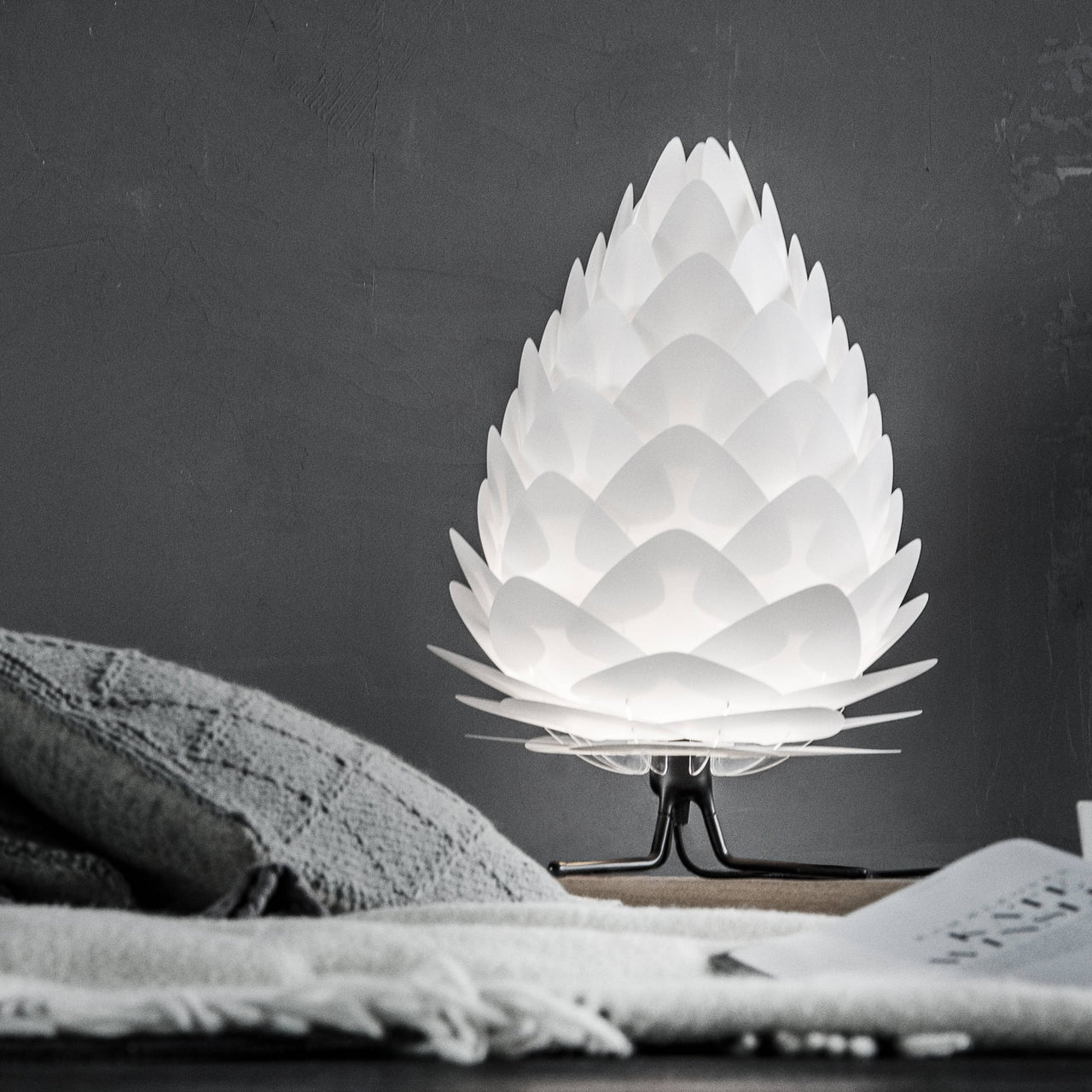 Conia Adjustable Tripod Table Lamp