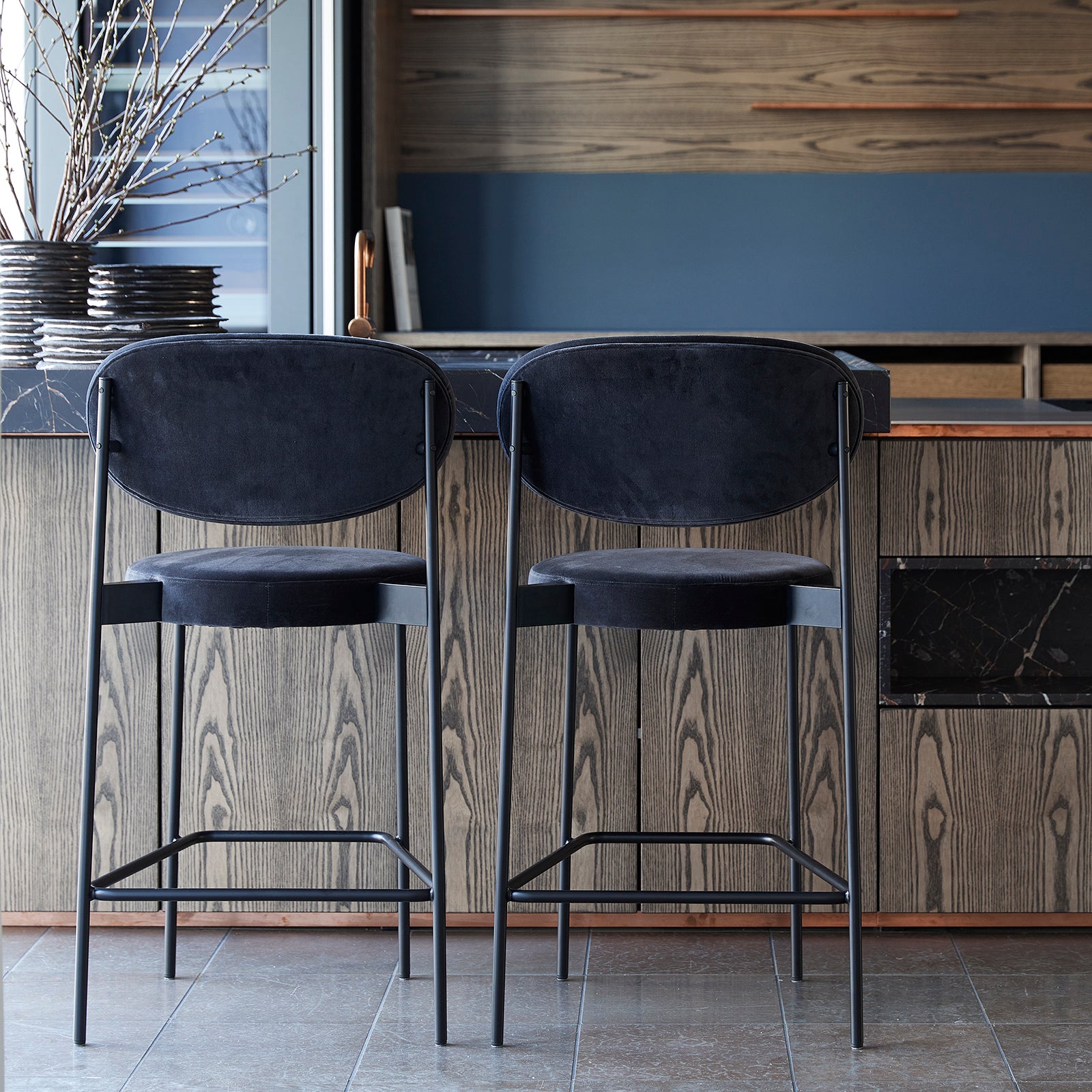 Series 430 Bar + Counter Stool